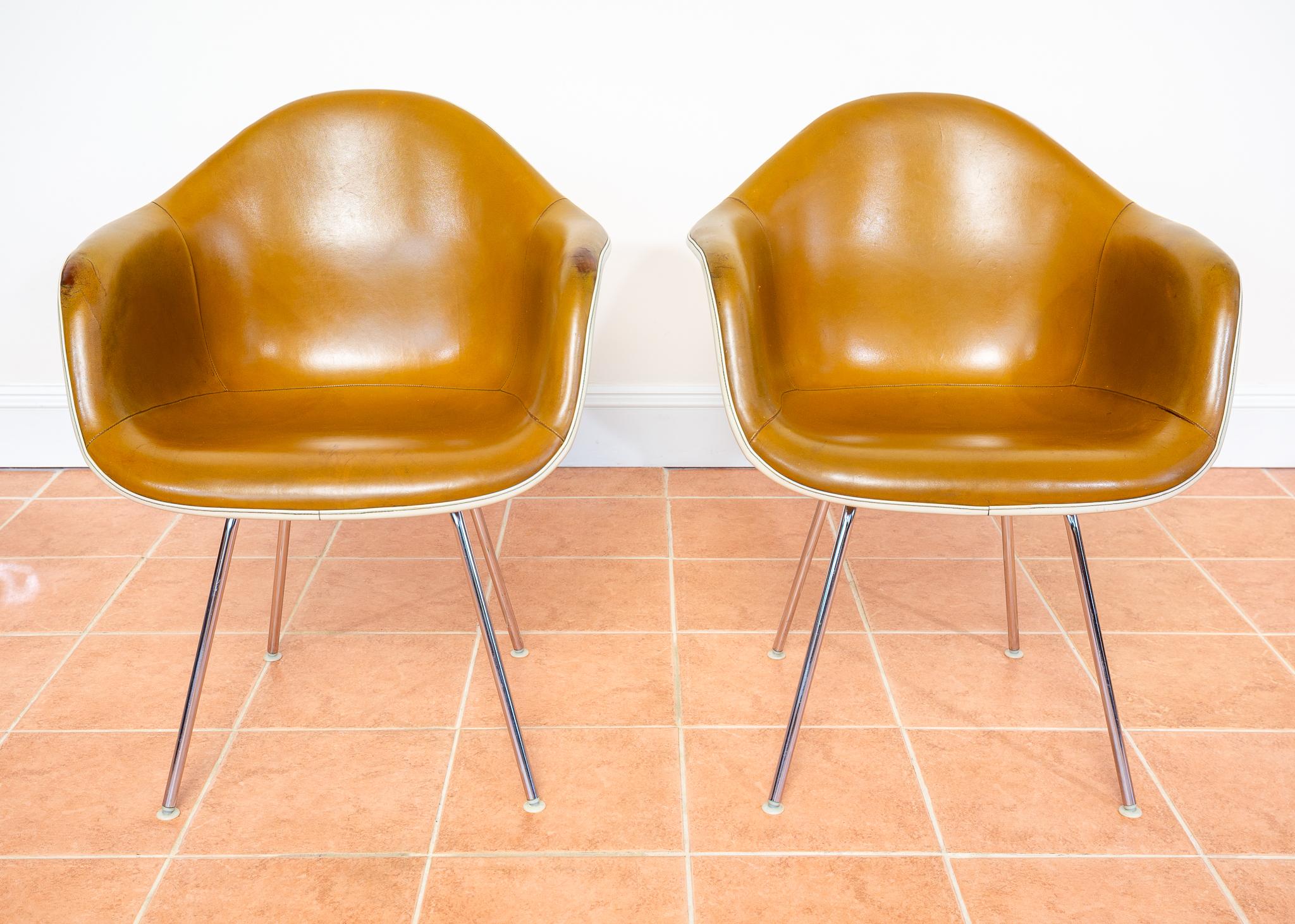 Pair Eames Herman Miller DAX Leather Armchairs 1960s MCM Rope Edge Shell Bucket (Leder) im Angebot
