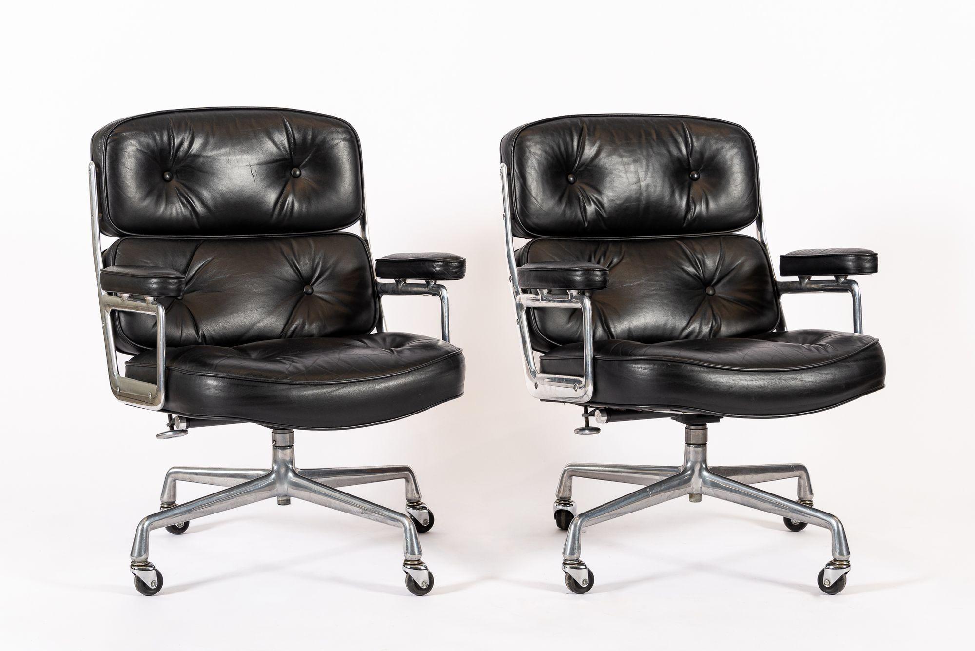 Pareja de sillas de oficina Eames Herman Miller Time Life de cuero negro años 80 en venta 6