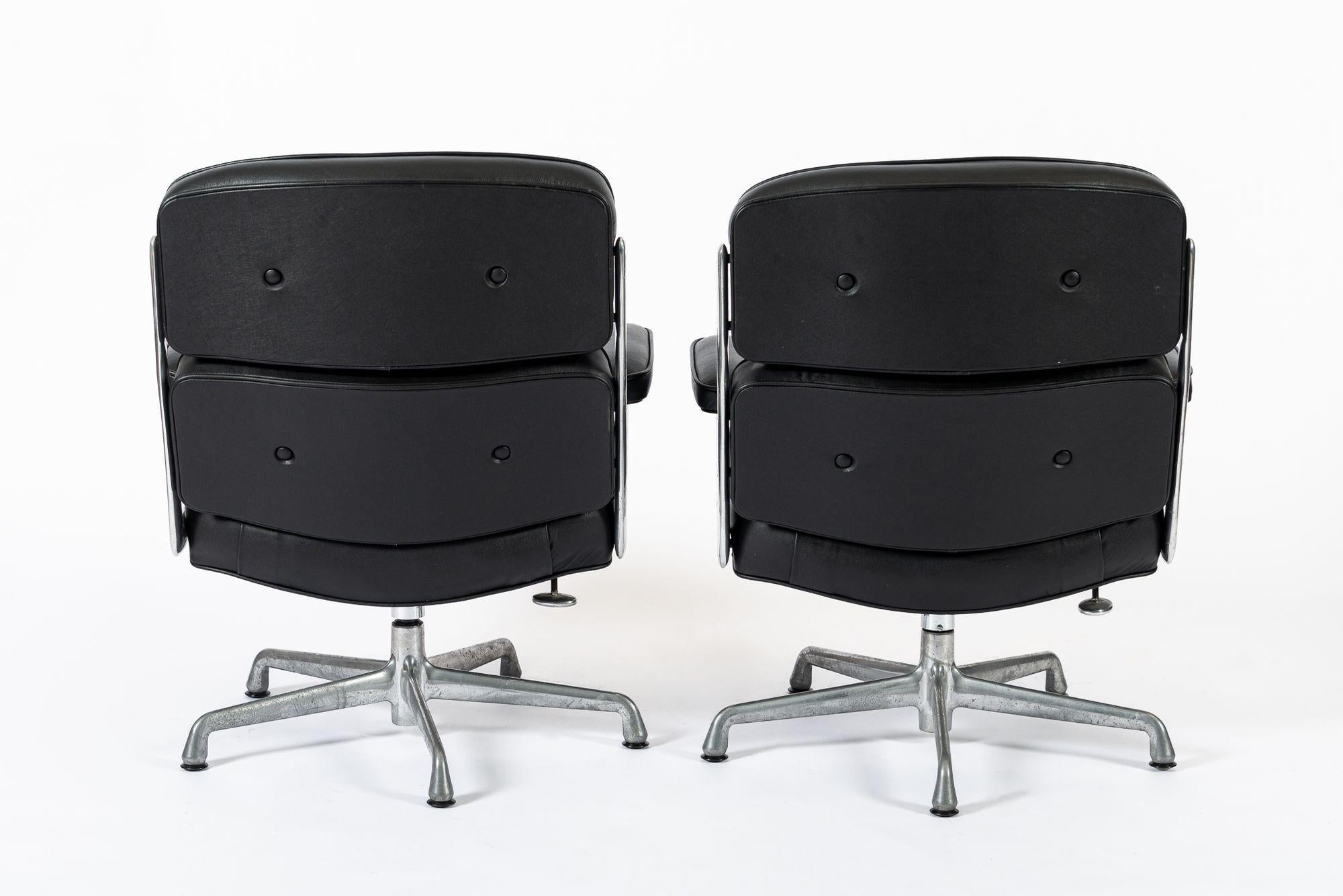Pair Eames Herman Miller Time Life Black Leather Office Chairs Aluminio en venta