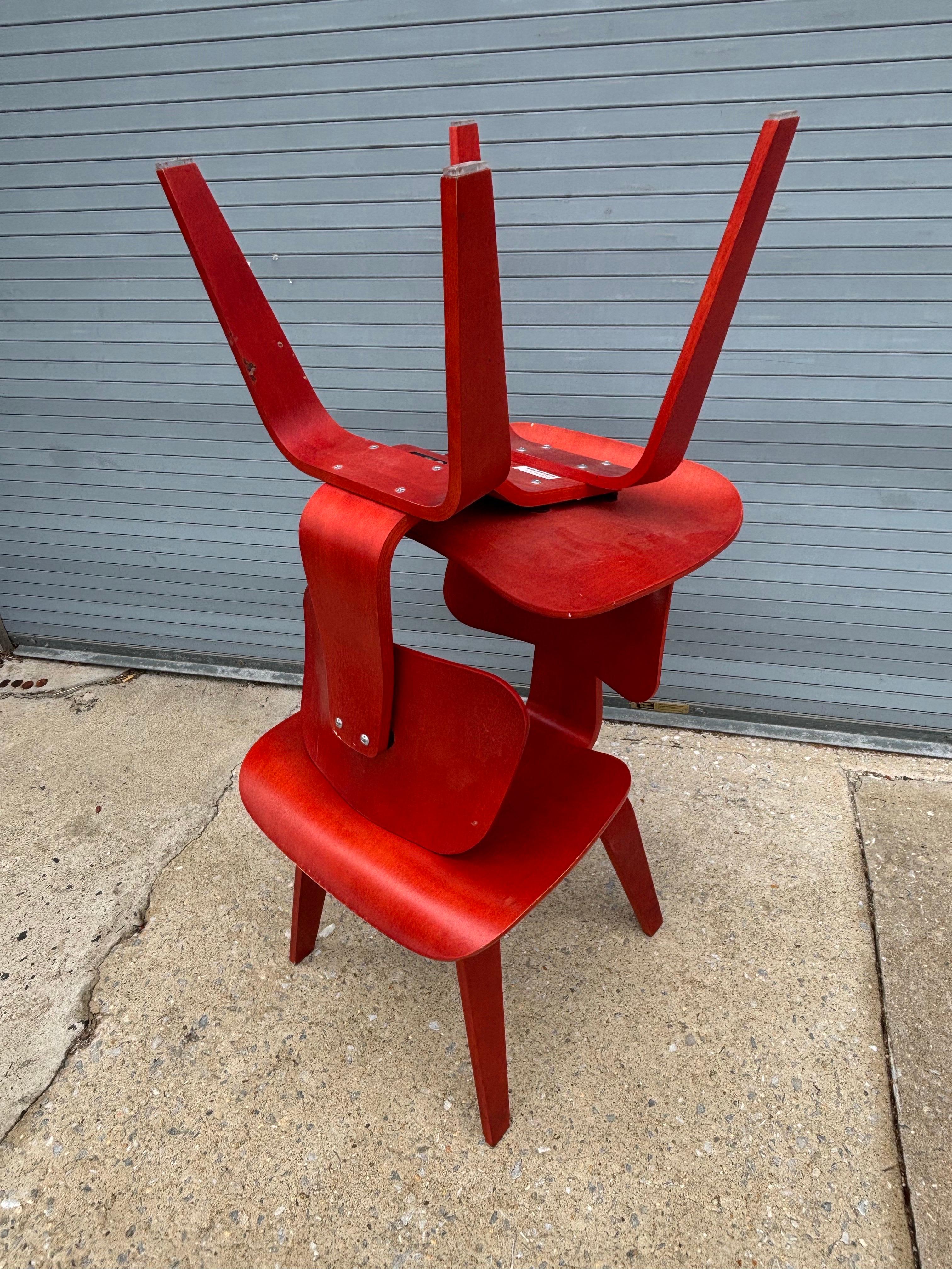 Paar Eames Red DCW's für Herman Miller (21. Jahrhundert und zeitgenössisch) im Angebot