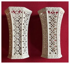 Paar Frühes 19. Jh. Englisch George III Leeds Pottery Creamware Reticulated Vasen