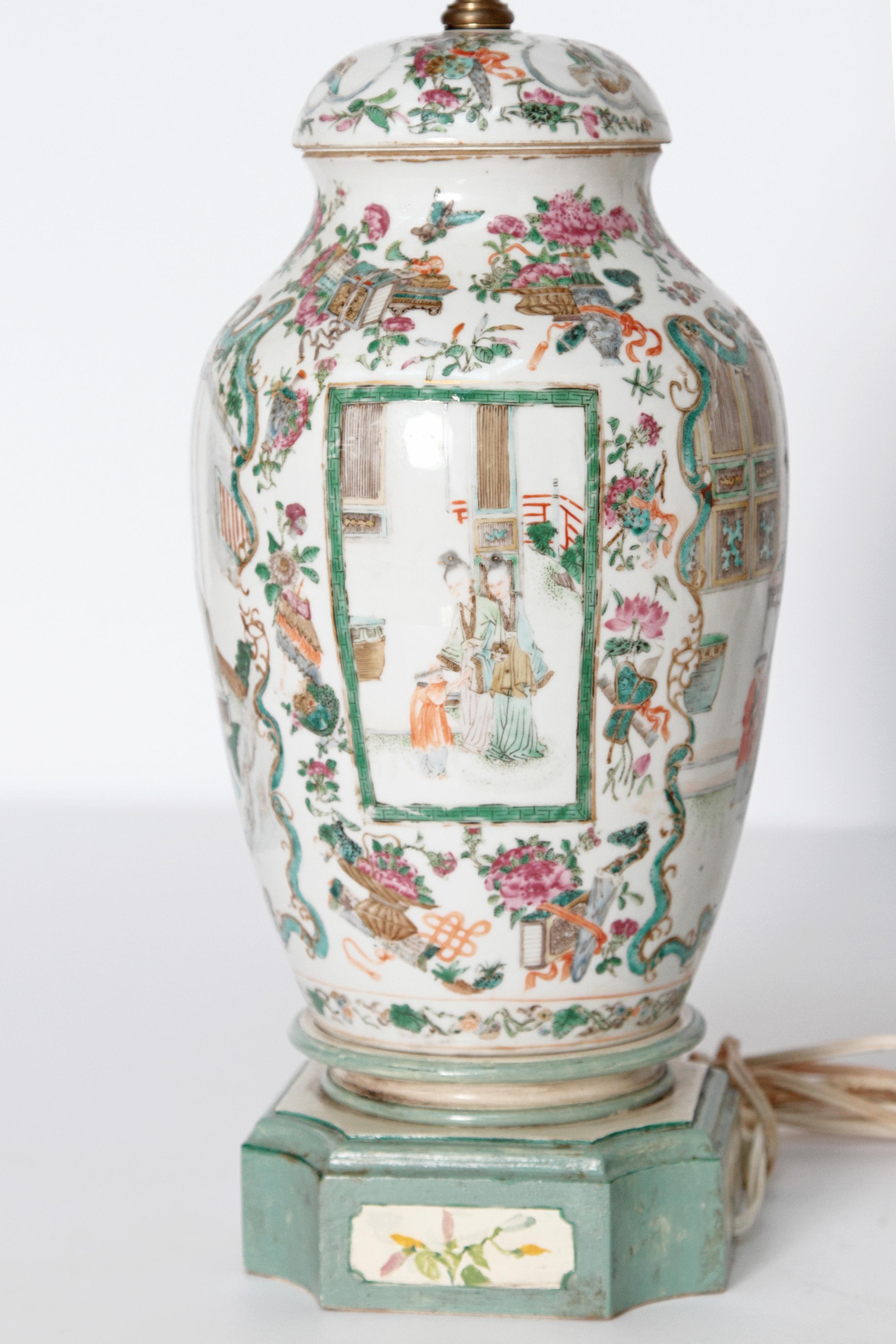 Pair of Early 19th Century Chinese Porcelain Lidded Jars as Lamps 1