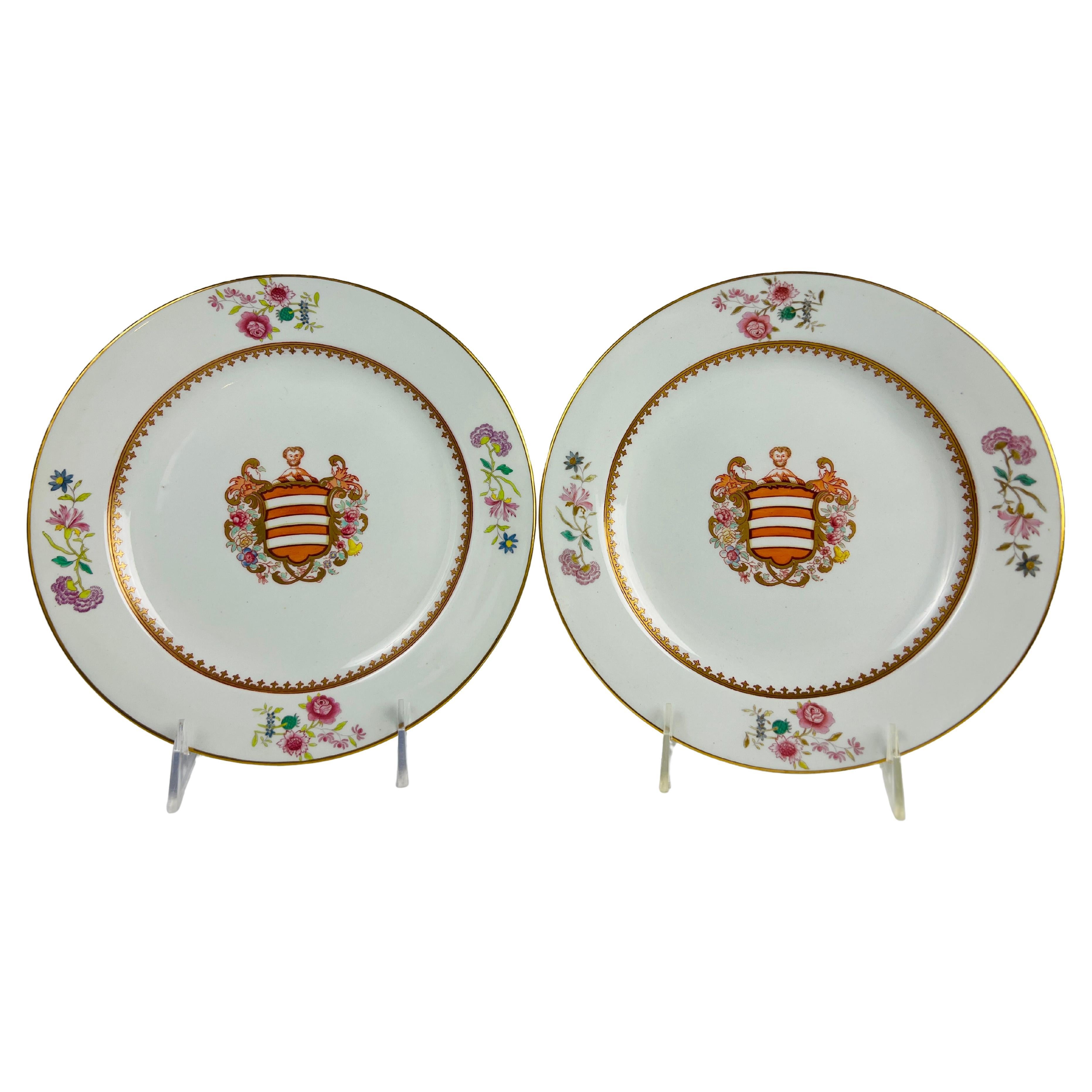 Pareja, Platos de porcelana con escudo de armas Davenport de 9" de principios del siglo XIX
