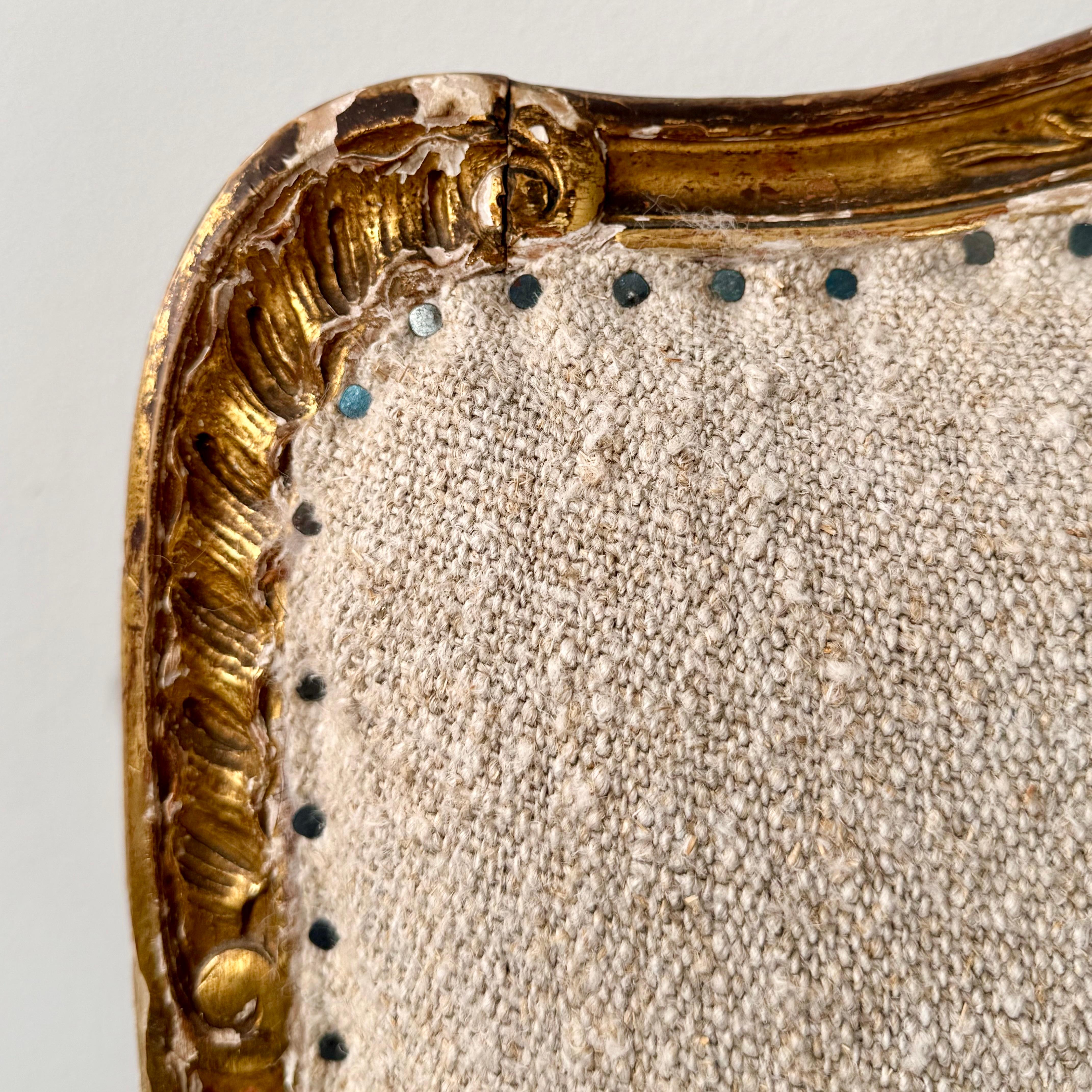 Paire de fauteuils dorés de style Régence française du début du 19e siècle en vente 2