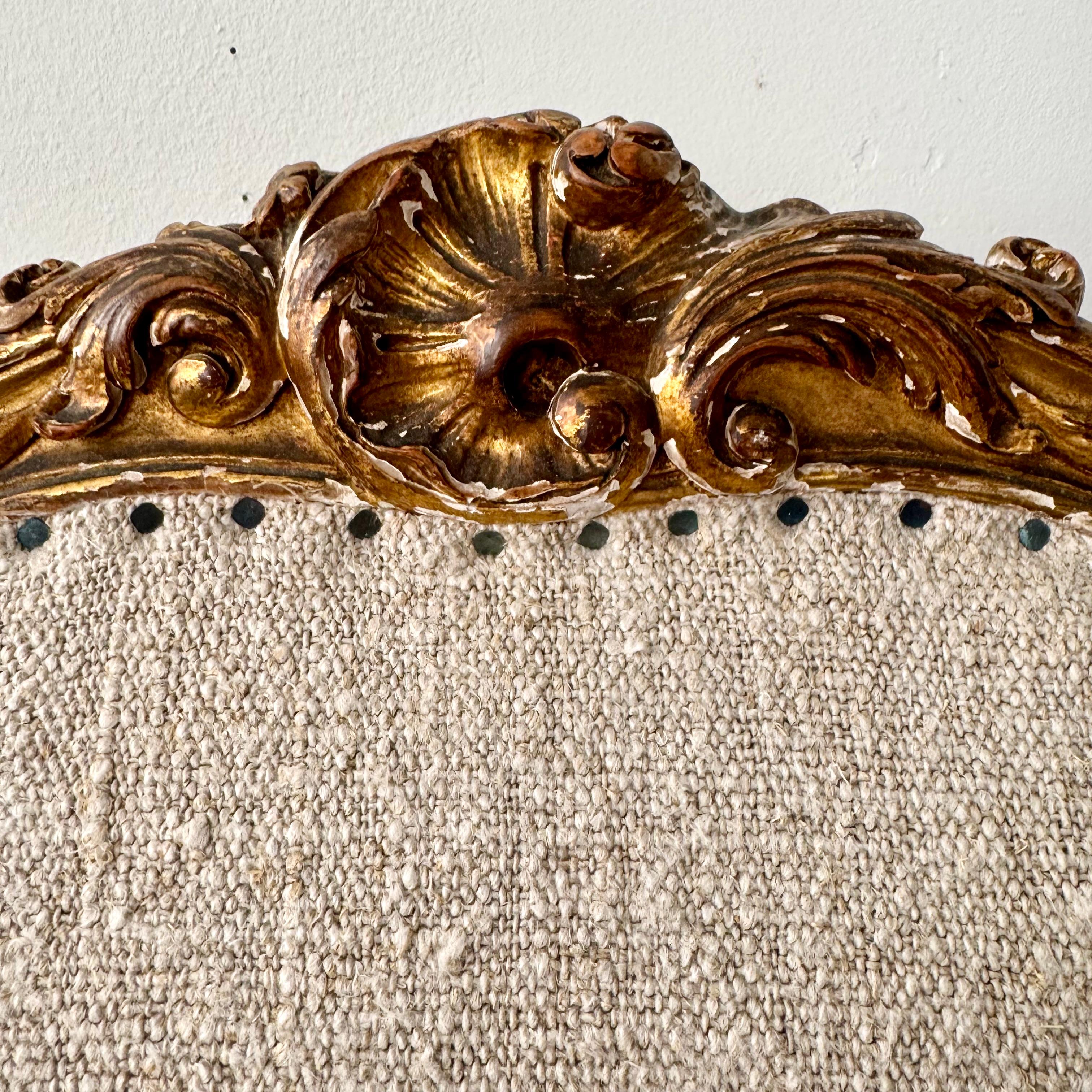 Paire de fauteuils dorés de style Régence française du début du 19e siècle en vente 3