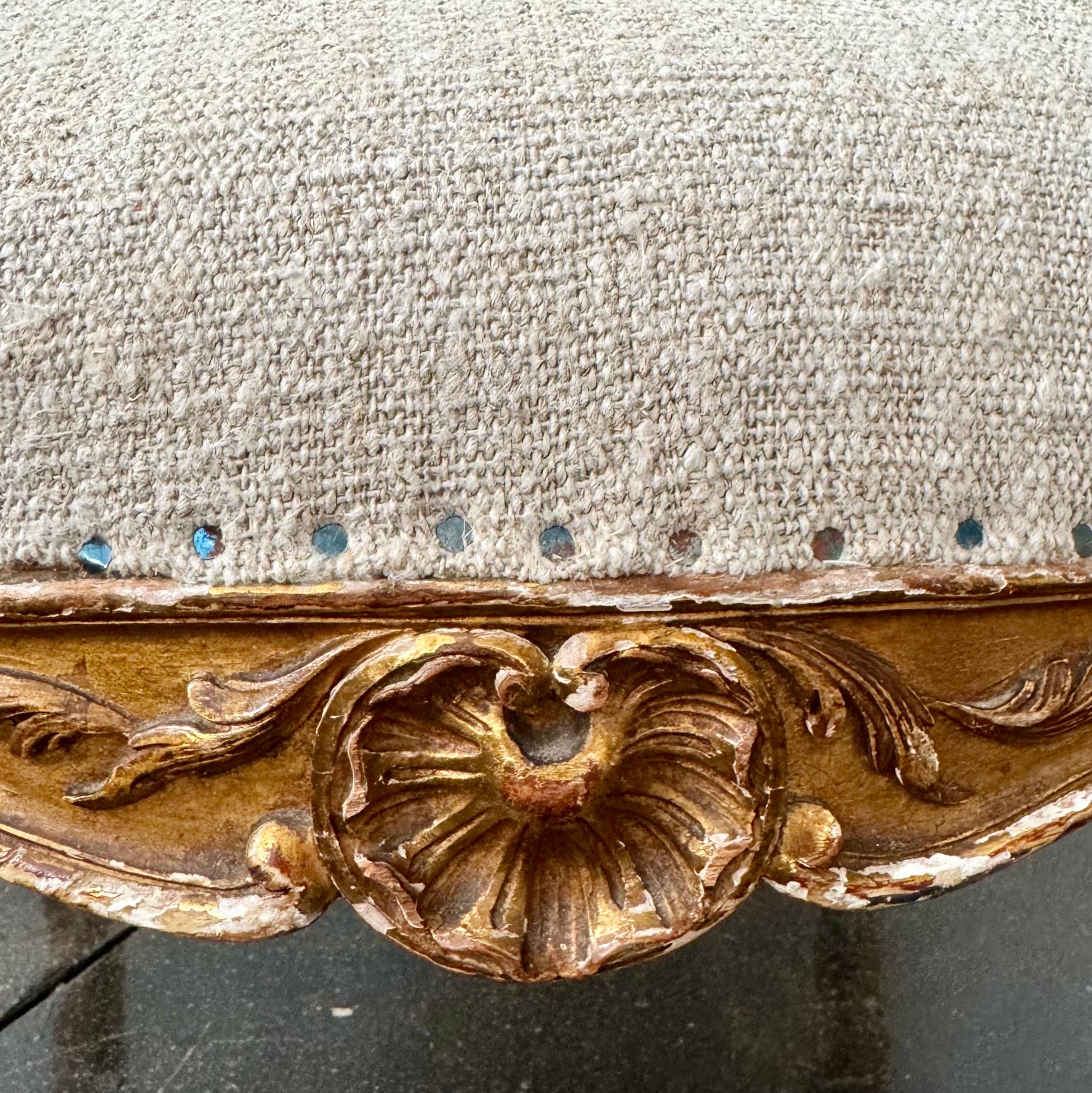 Paire de fauteuils dorés de style Régence française du début du 19e siècle en vente 8