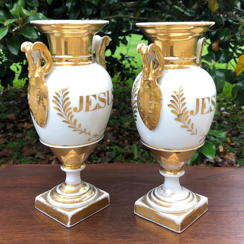 Pair Early 19th Century French Vieux Paris Hand-Painted Porcelain Vases For Sale 1