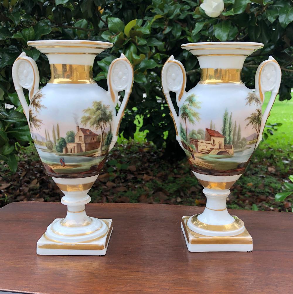 Pair Early 19th Century French Vieux Paris Hand-Painted Porcelain Vases For Sale 2