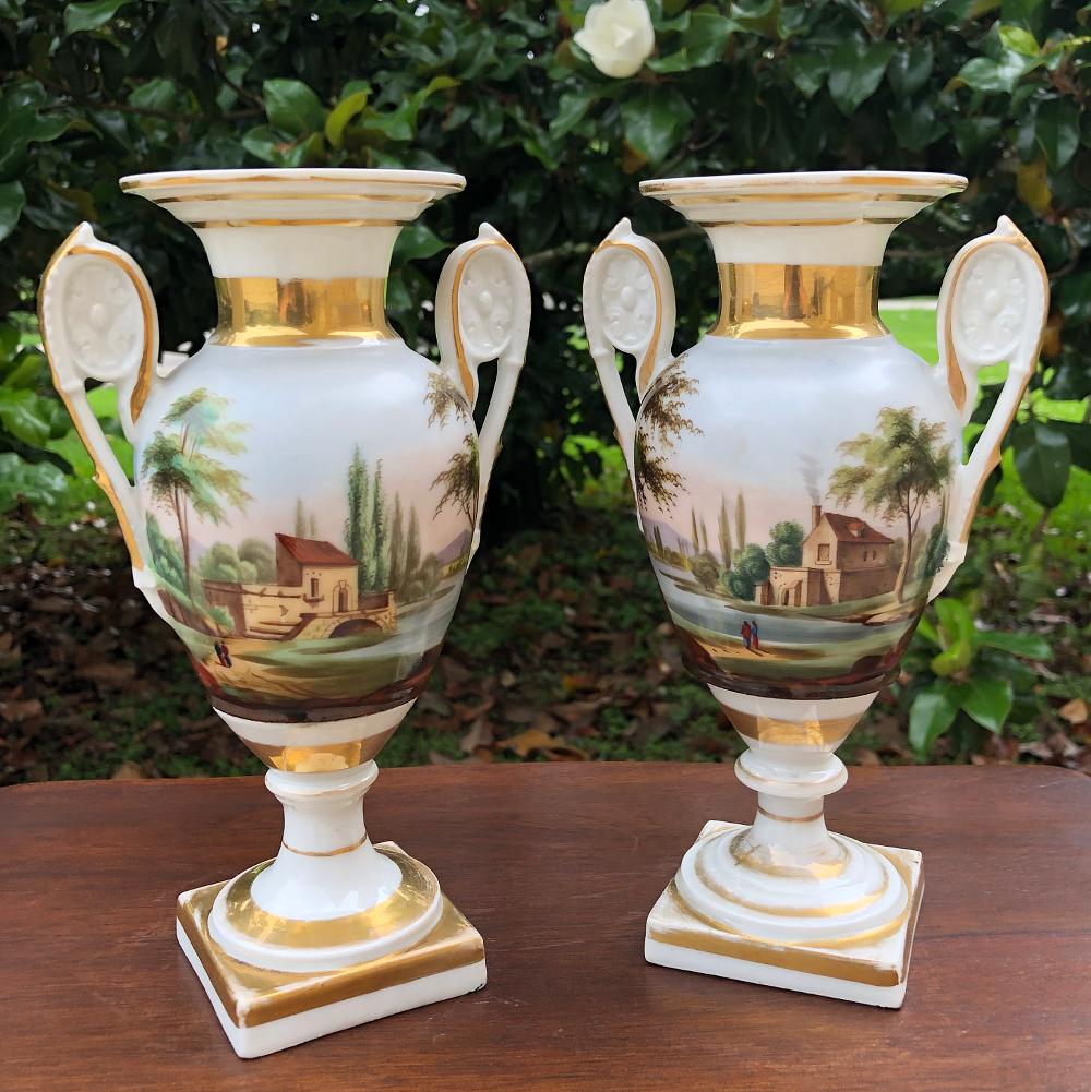 Pair Early 19th Century French Vieux Paris Hand-Painted Porcelain Vases For Sale 4