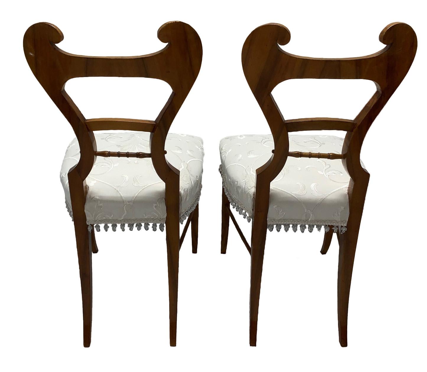 Austrian Early 19th Century Neoclassical Biedermeier Side Chairs with Walnut Inlay, Pair For Sale