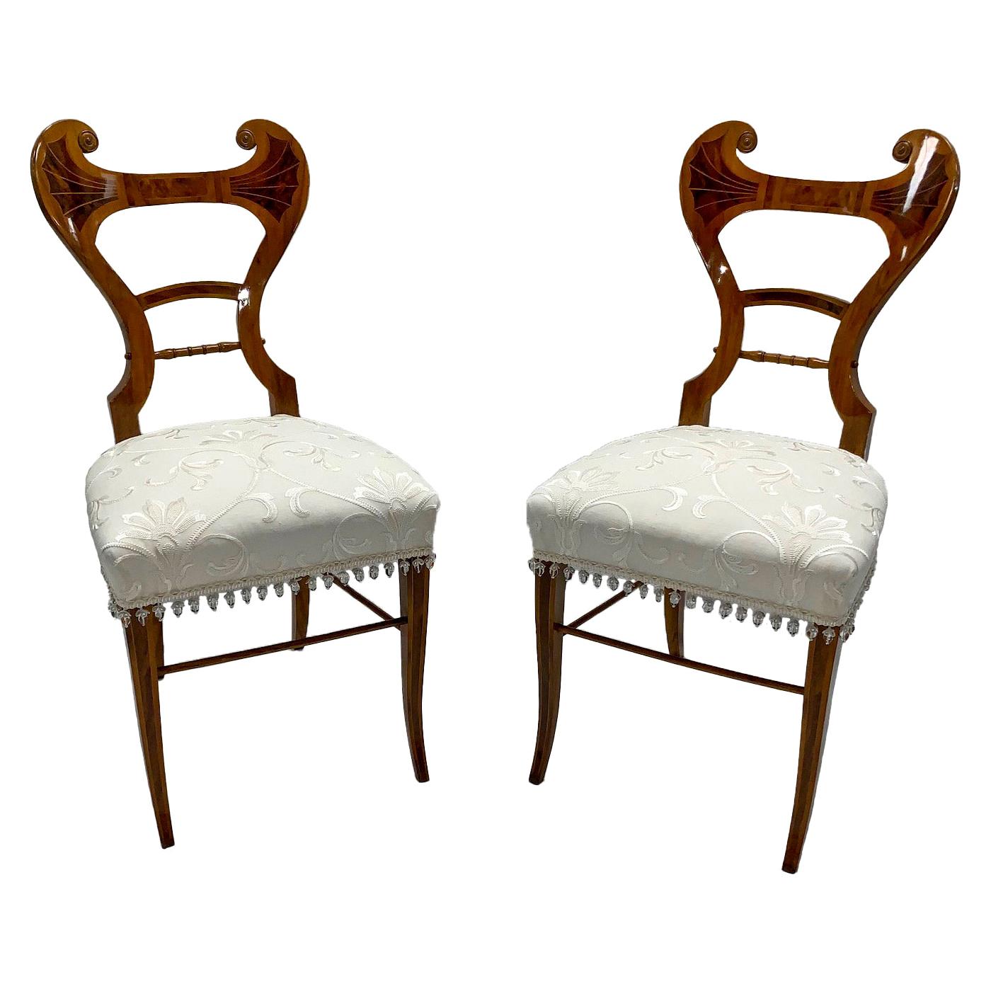 Early 19th Century Neoclassical Biedermeier Side Chairs with Walnut Inlay, Pair For Sale
