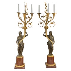 Paire de lampes candélabres en bronze patiné, bronze doré et marbre du début du 19e siècle