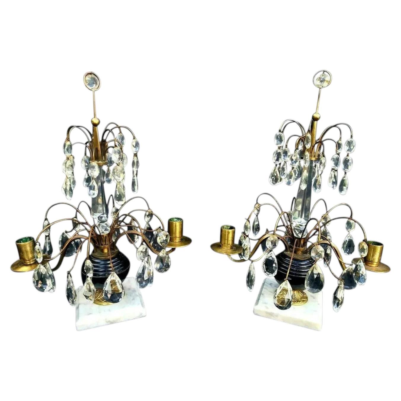Paar baltische Ormolu-Kandelaber im neoklassischen Stil des frühen 19. Jahrhunderts mit kobaltfarbenem Glas im Angebot