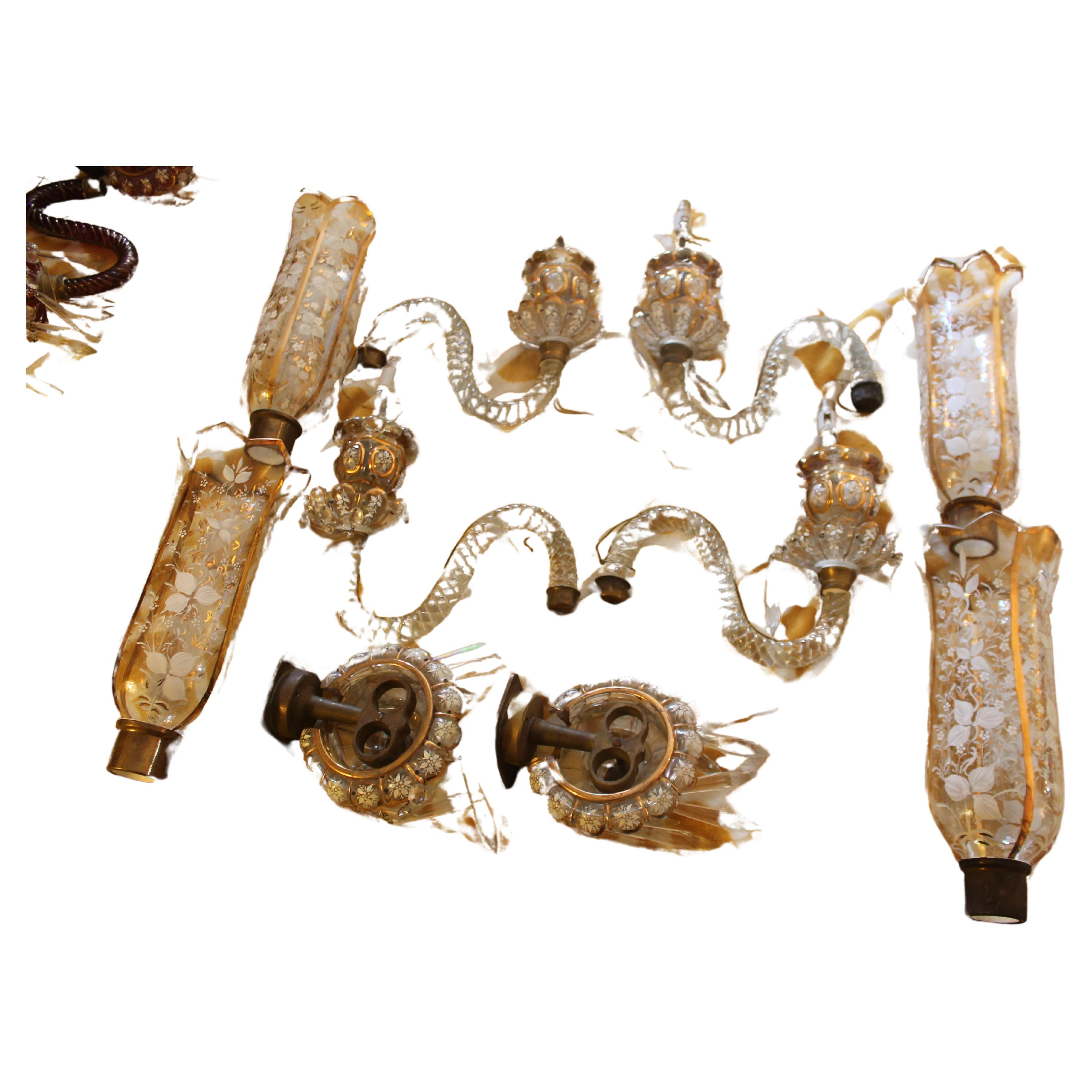 Paire d'appliques à abat-jour en cristal ancien du début du 19e siècle attribuées à la société de gestion de l'eau et de l'énergie. Baccarat en vente