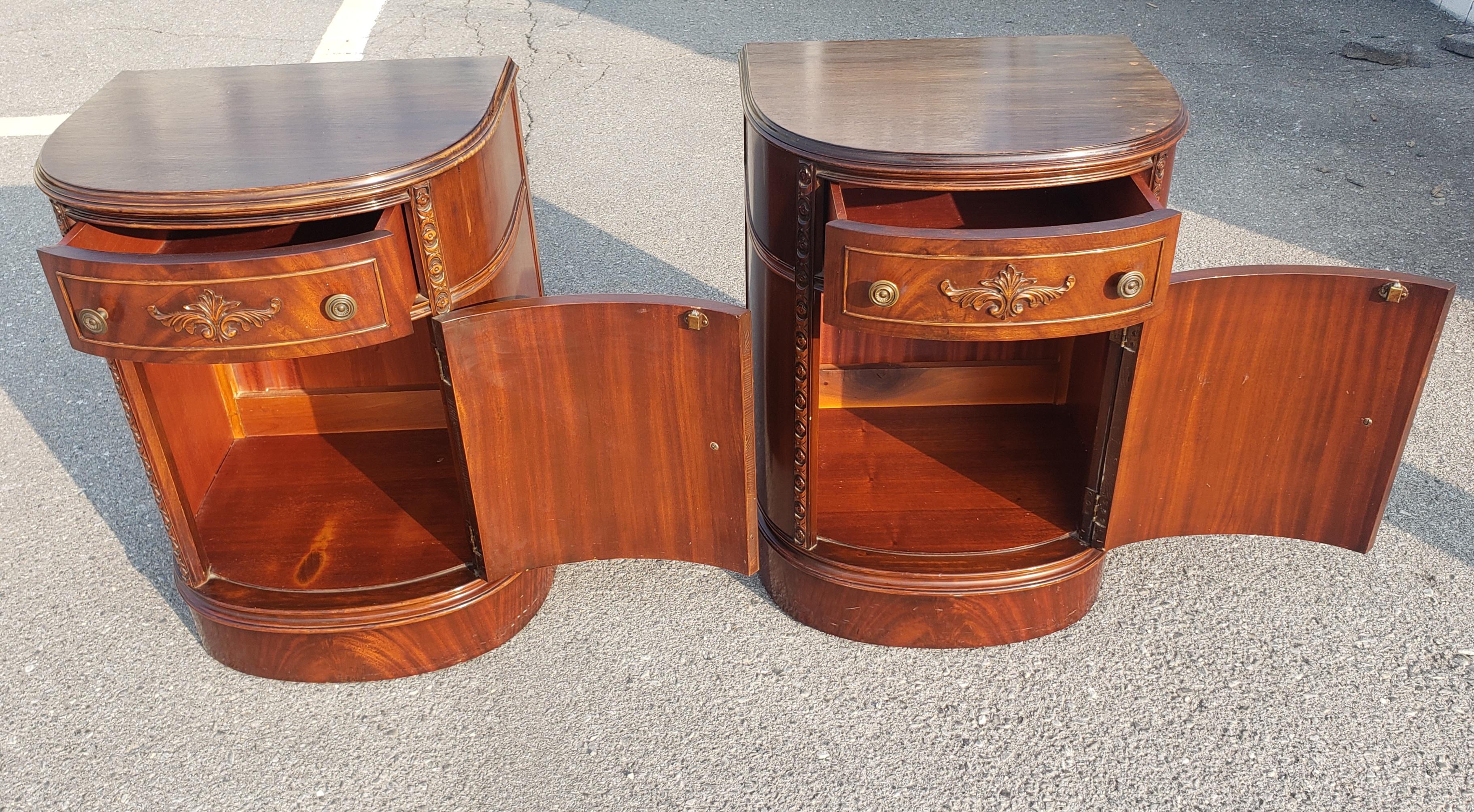 Pair Early 20th C. American Empire BowFront Flame Mahogany Bedside Cabinet Table For Sale 2