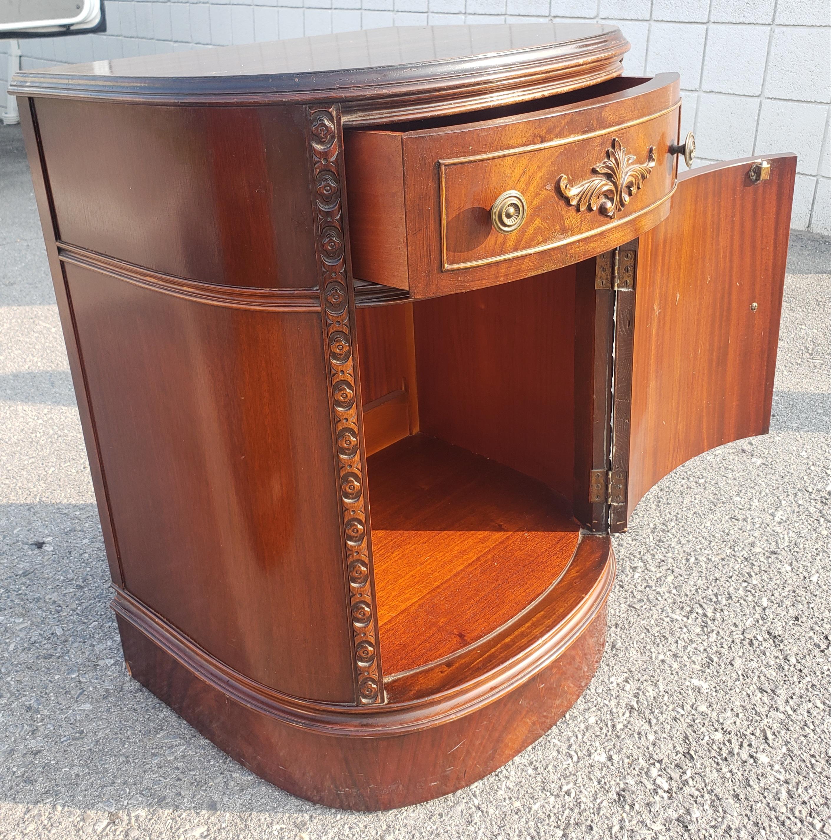 Pair Early 20th C. American Empire BowFront Flame Mahogany Bedside Cabinet Table For Sale 3
