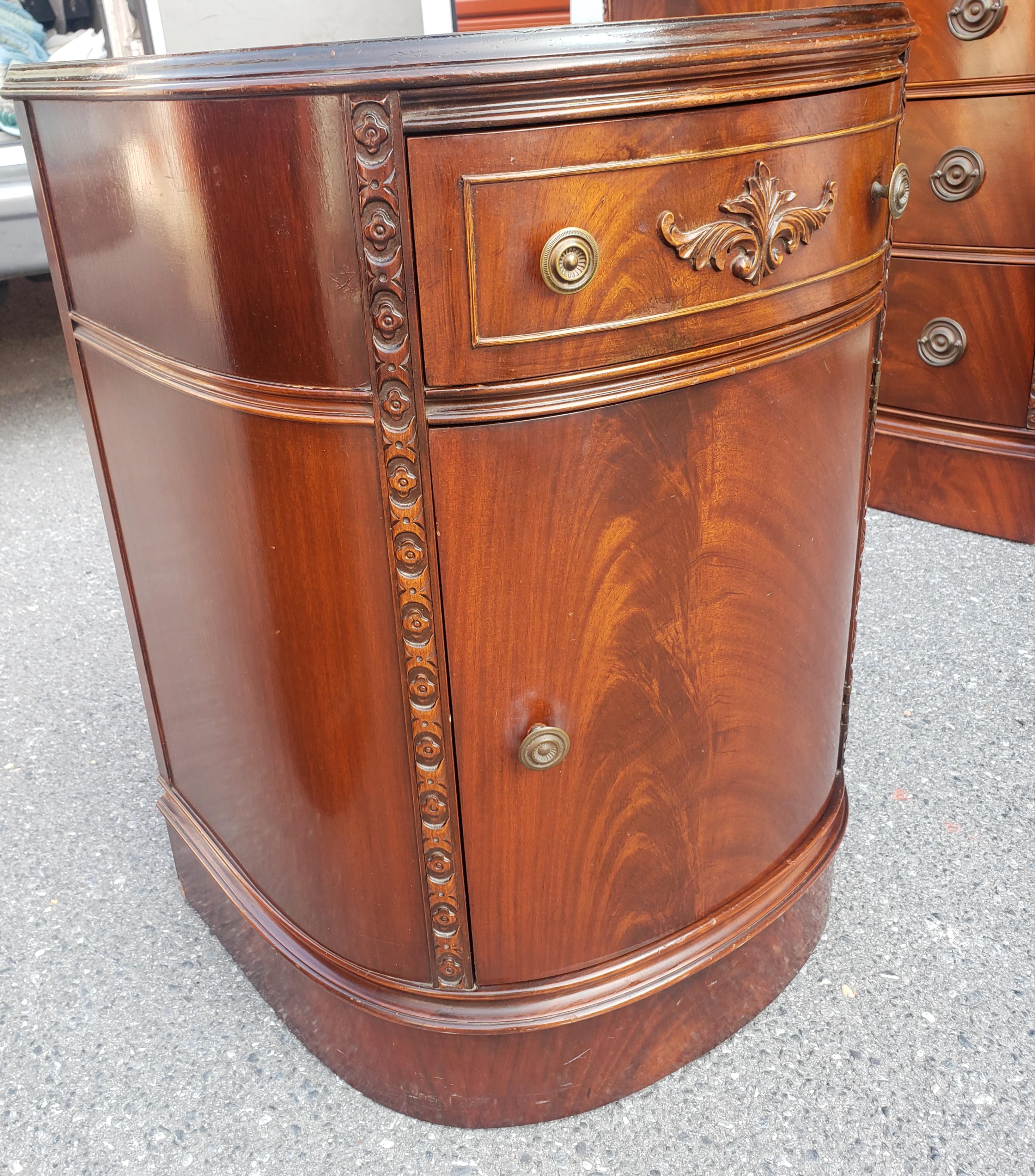 Pair Early 20th C. American Empire BowFront Flame Mahogany Bedside Cabinet Table For Sale 4
