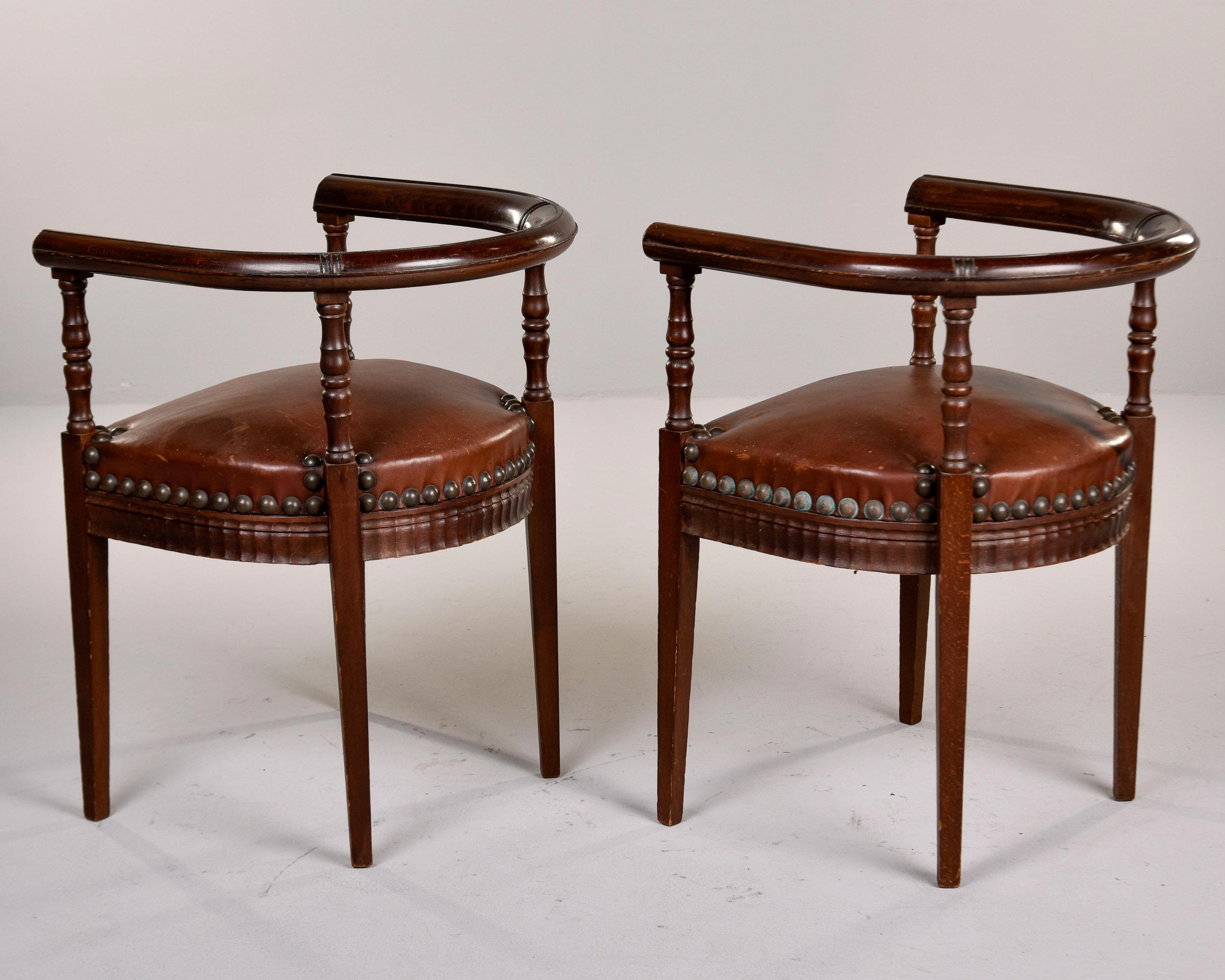 20ième siècle Paire de fauteuils de capitaine en acajou du début du C.I.C. avec cuir Brown en vente