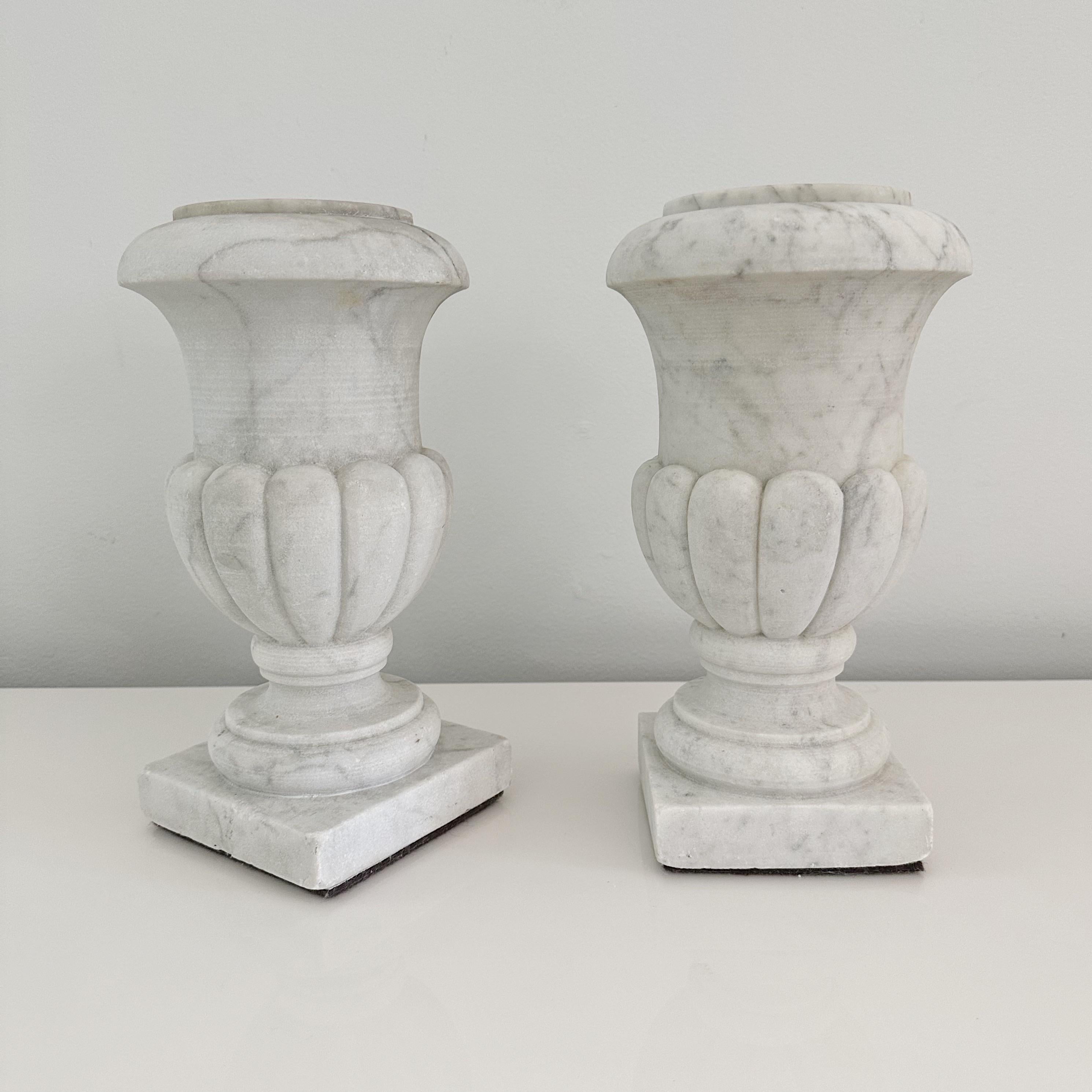 Pair Early 20th Century Neoclassical Miniature Marble Urns In Good Condition In West Palm Beach, FL
