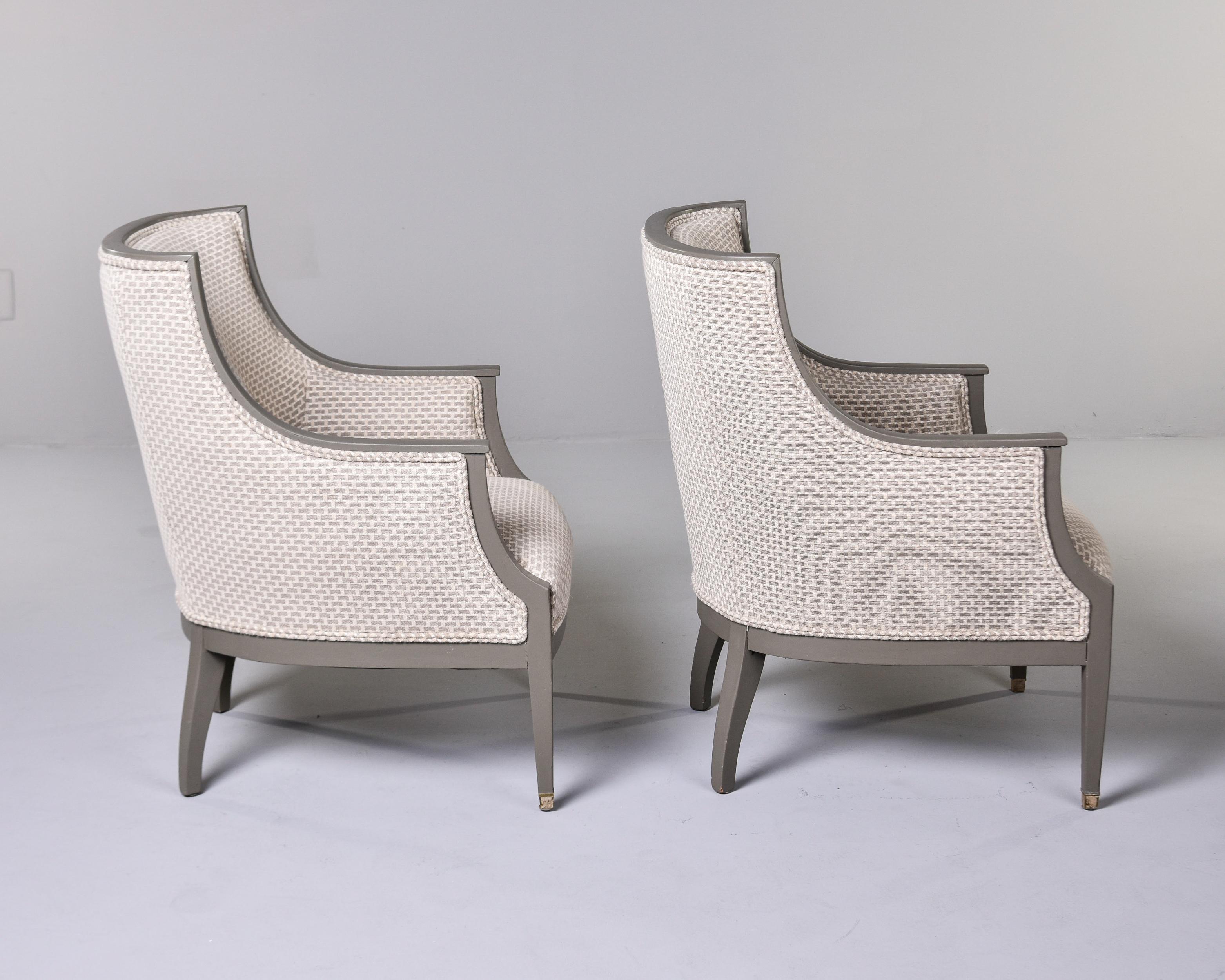 Schwedische Stühle des frühen 20. Jahrhunderts mit bemalten Rahmen und neuer Polsterung, Paar im Angebot 3