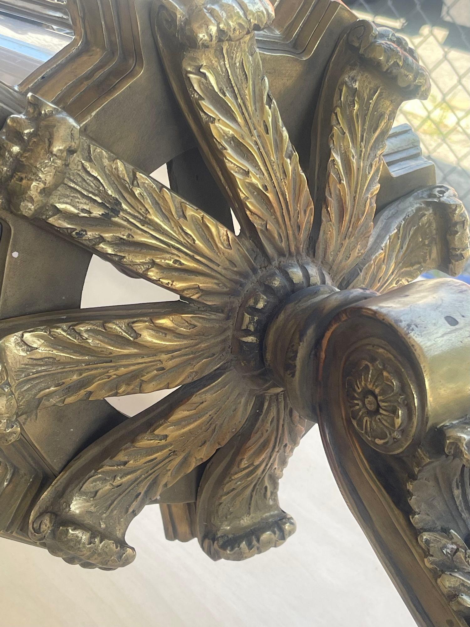 Paire d'appliques à lanterne en bronze à pointes avec verre, du début du 20e siècle, de style victorien américain en vente 2