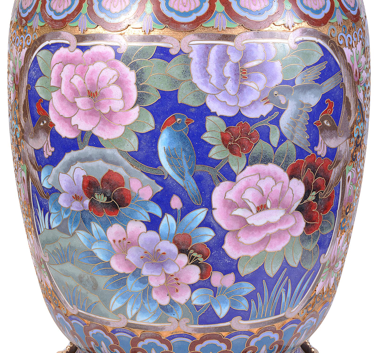 Paire de vases/ampoules chinois en émail cloisonné du début du XXe siècle en vente 4