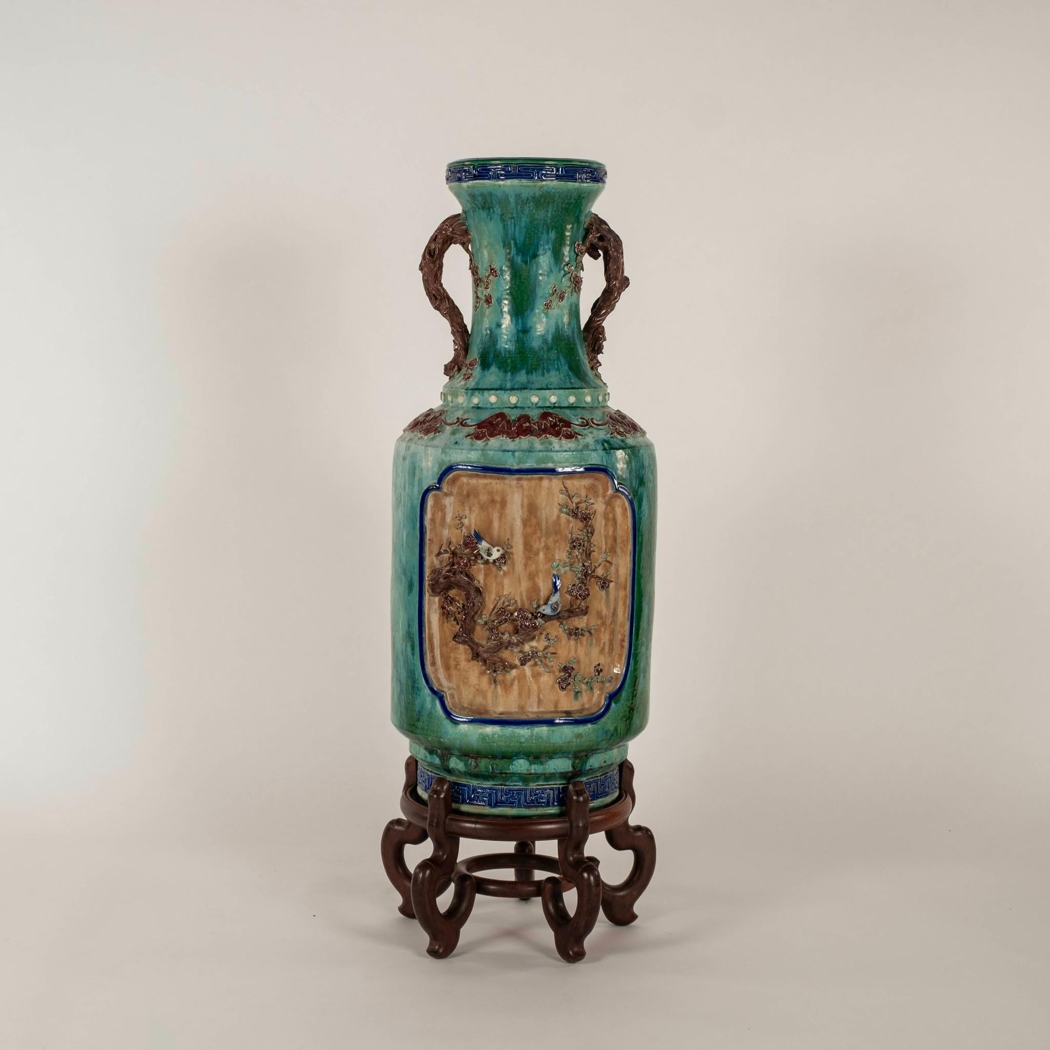 Paire de vases chinois Shiwan émaillés turquoise du début du 20e siècle en vente 5