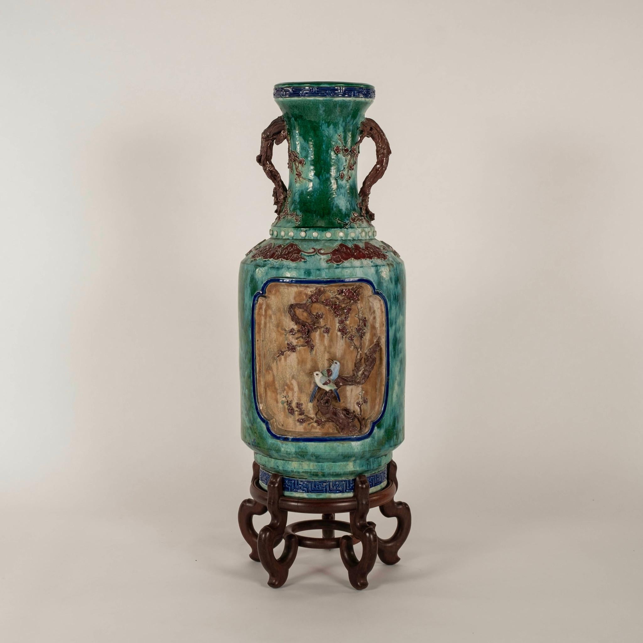 Paire de vases chinois Shiwan émaillés turquoise du début du 20e siècle en vente 6