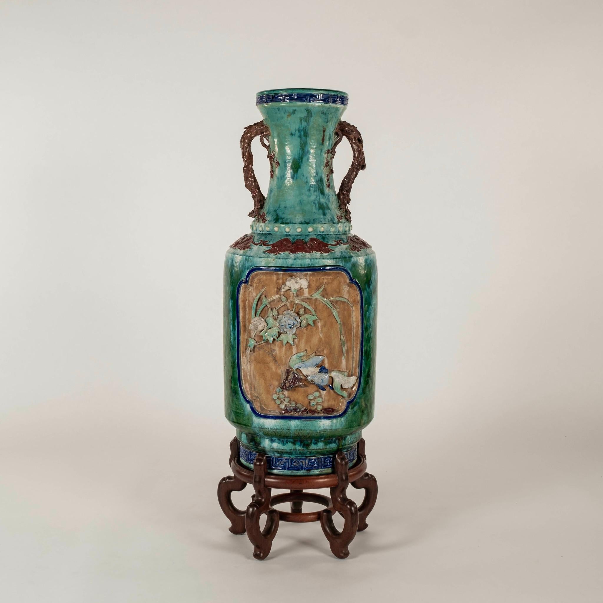 Exportation chinoise Paire de vases chinois Shiwan émaillés turquoise du début du 20e siècle en vente