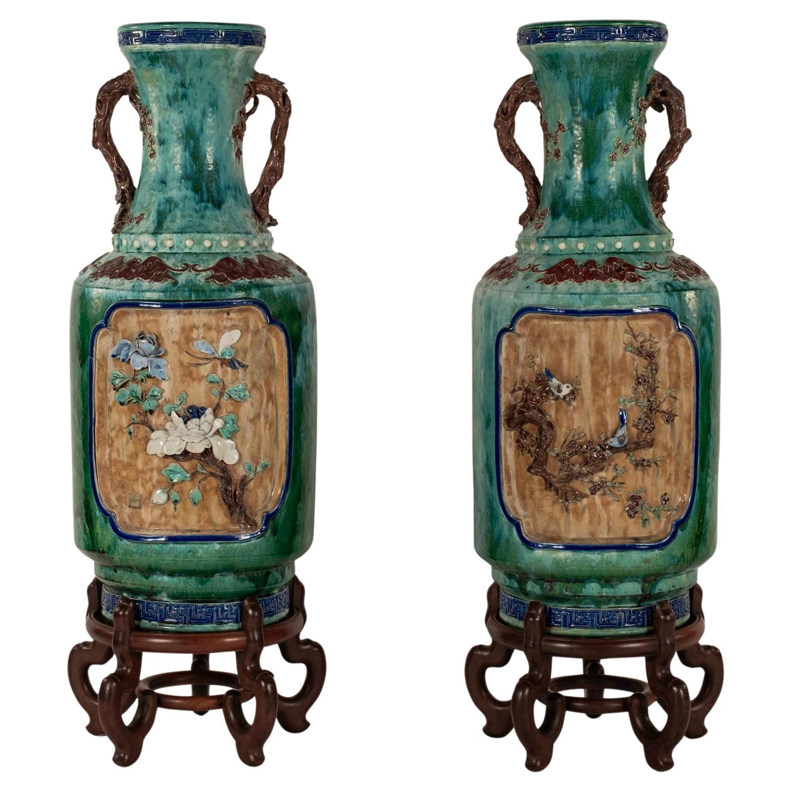 Paire de vases chinois Shiwan émaillés turquoise du début du 20e siècle