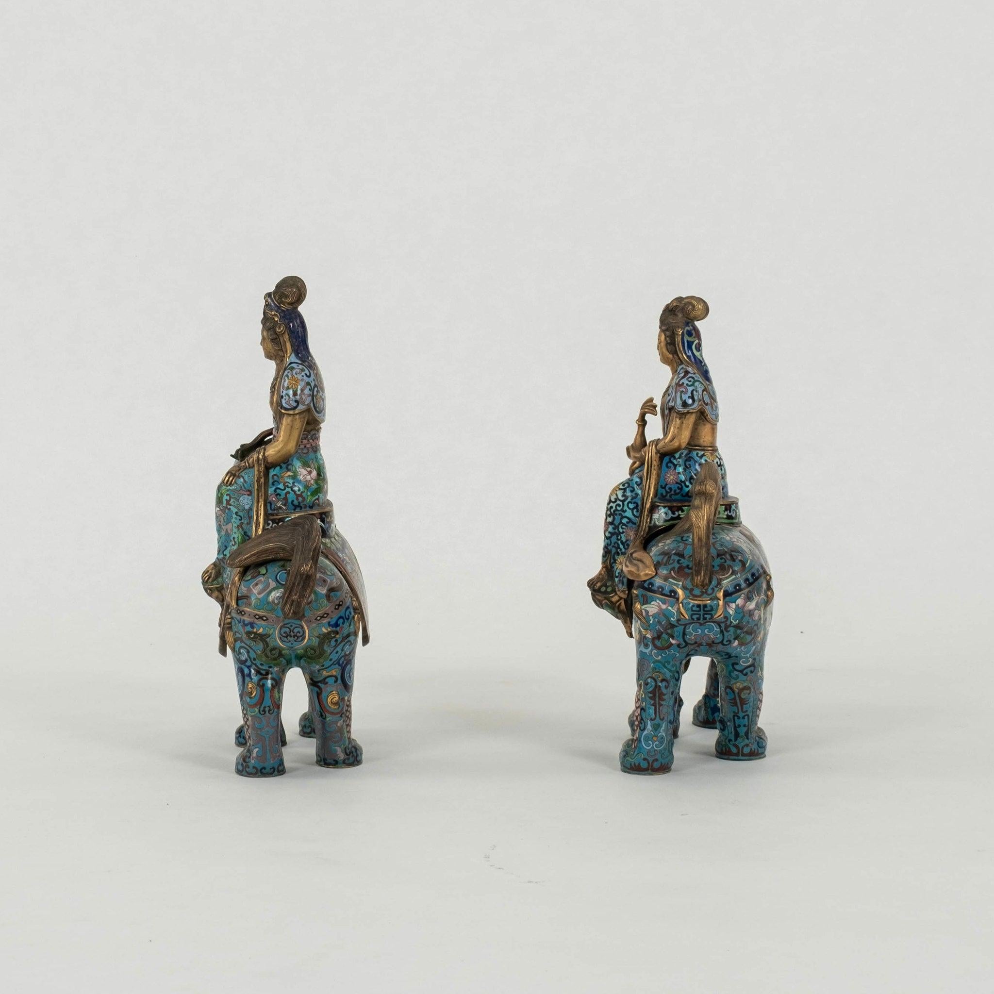Cinese Coppia di figure Cloisonné di cani imperatrice Fu dei primi del Novecento in vendita