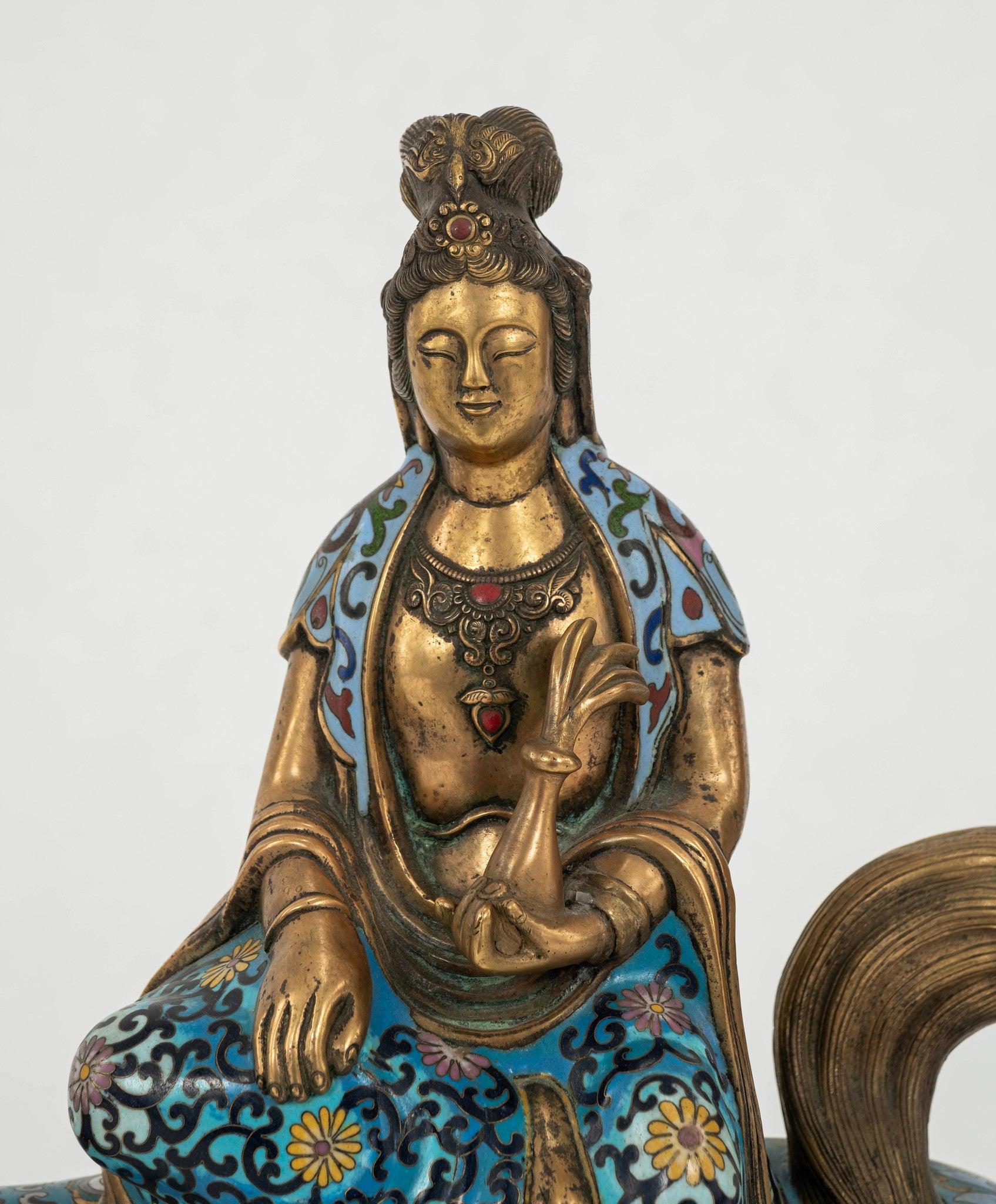 Coppia di figure Cloisonné di cani imperatrice Fu dei primi del Novecento in vendita 2
