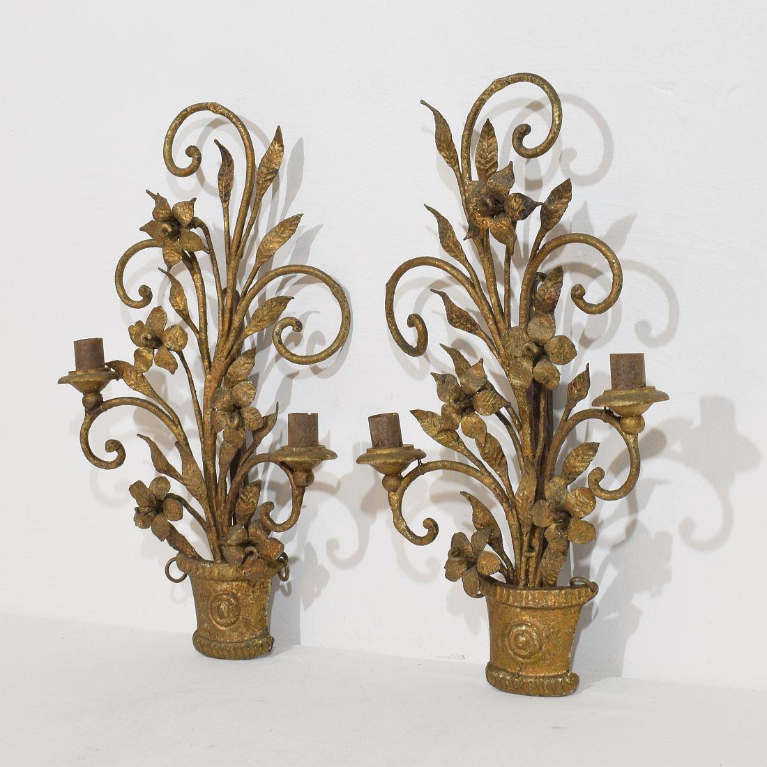 Pair Early 20th century French Hand Forged Iron Wall Candleholders / Sconces In Good Condition For Sale In Buisson, FR