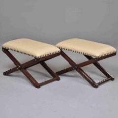 Coppia di sgabelli o panche francesi dei primi del Novecento con pelle nuova
