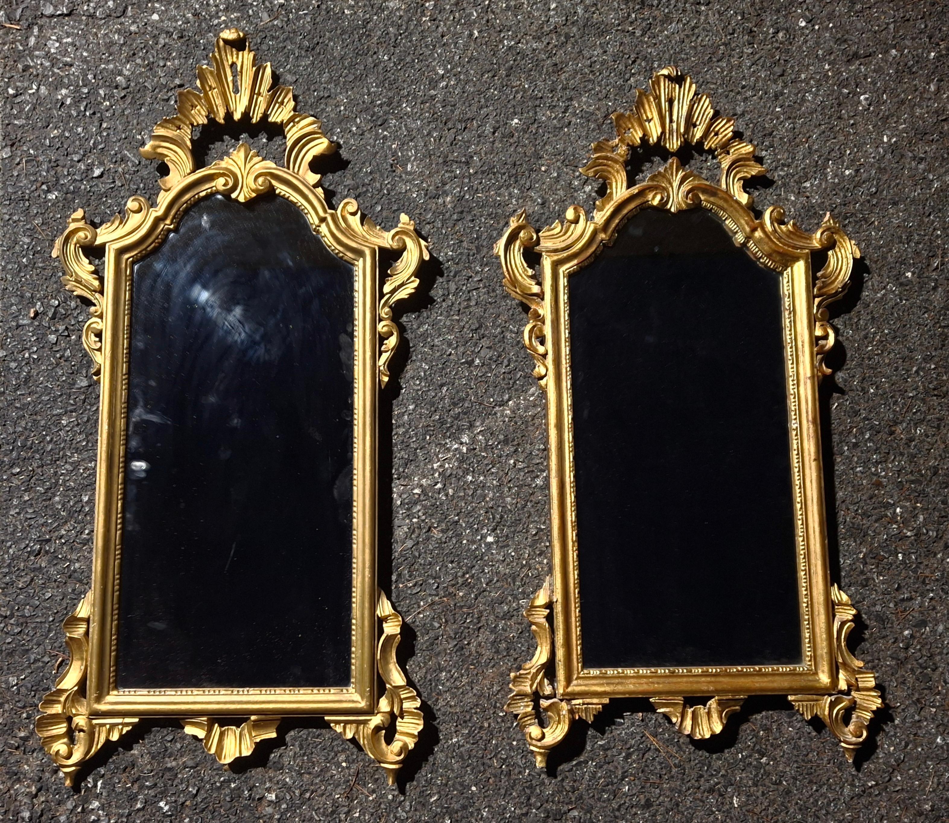 Pareja Espejo Foliado Italiano de Estilo Rococó de Principios del Siglo XX Tallado a Mano en Madera Dorada Estadounidense en venta