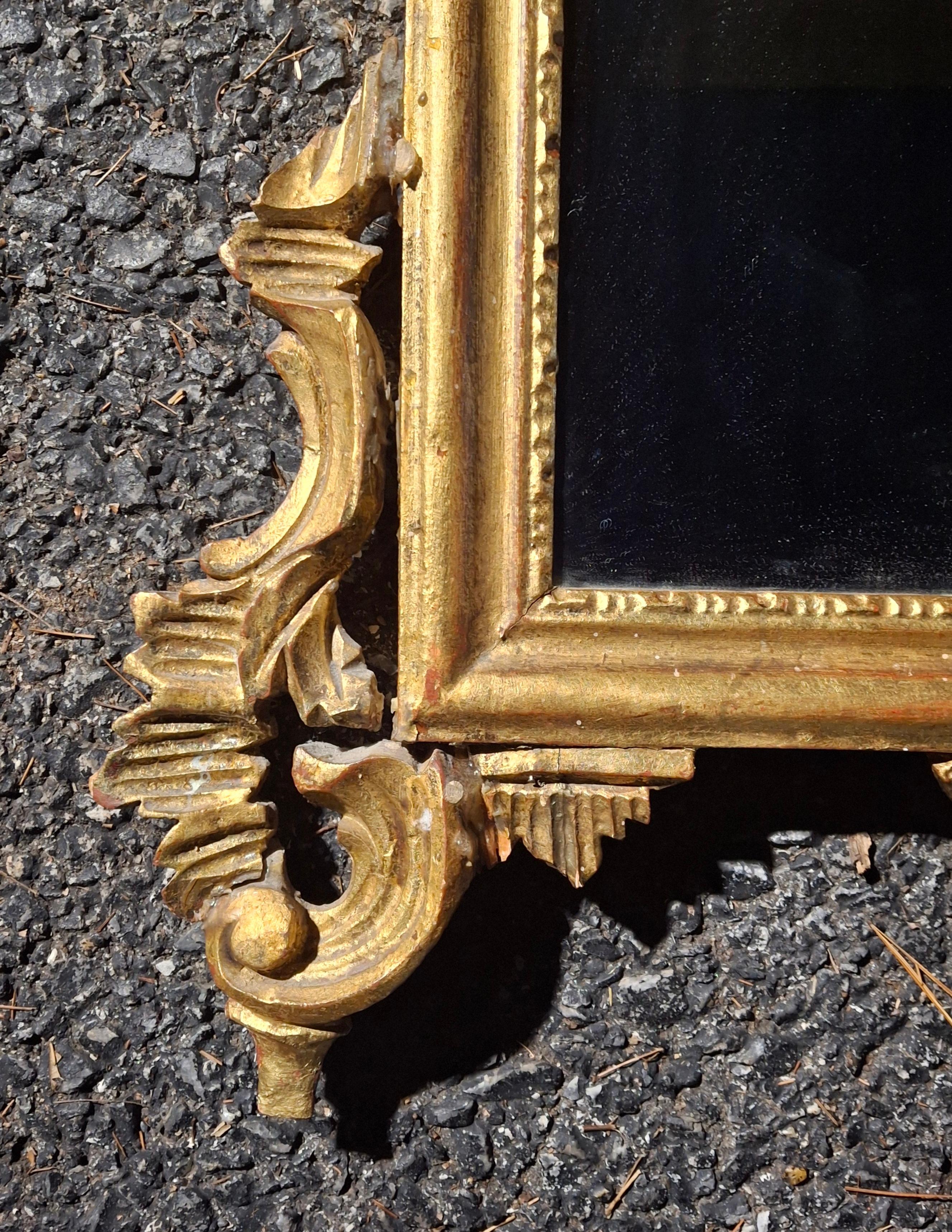 Pareja Espejo Foliado Italiano de Estilo Rococó de Principios del Siglo XX Tallado a Mano en Madera Dorada siglo XX en venta