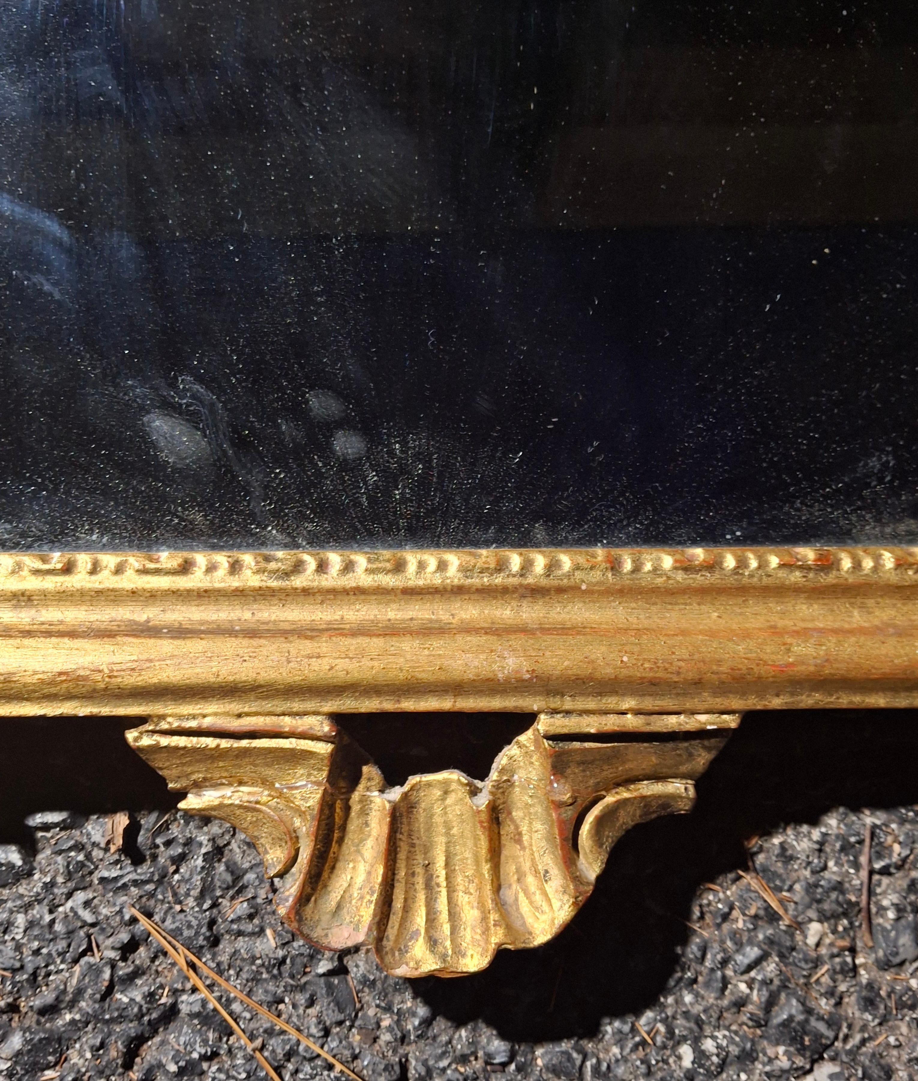 Pareja Espejo Foliado Italiano de Estilo Rococó de Principios del Siglo XX Tallado a Mano en Madera Dorada en venta 1