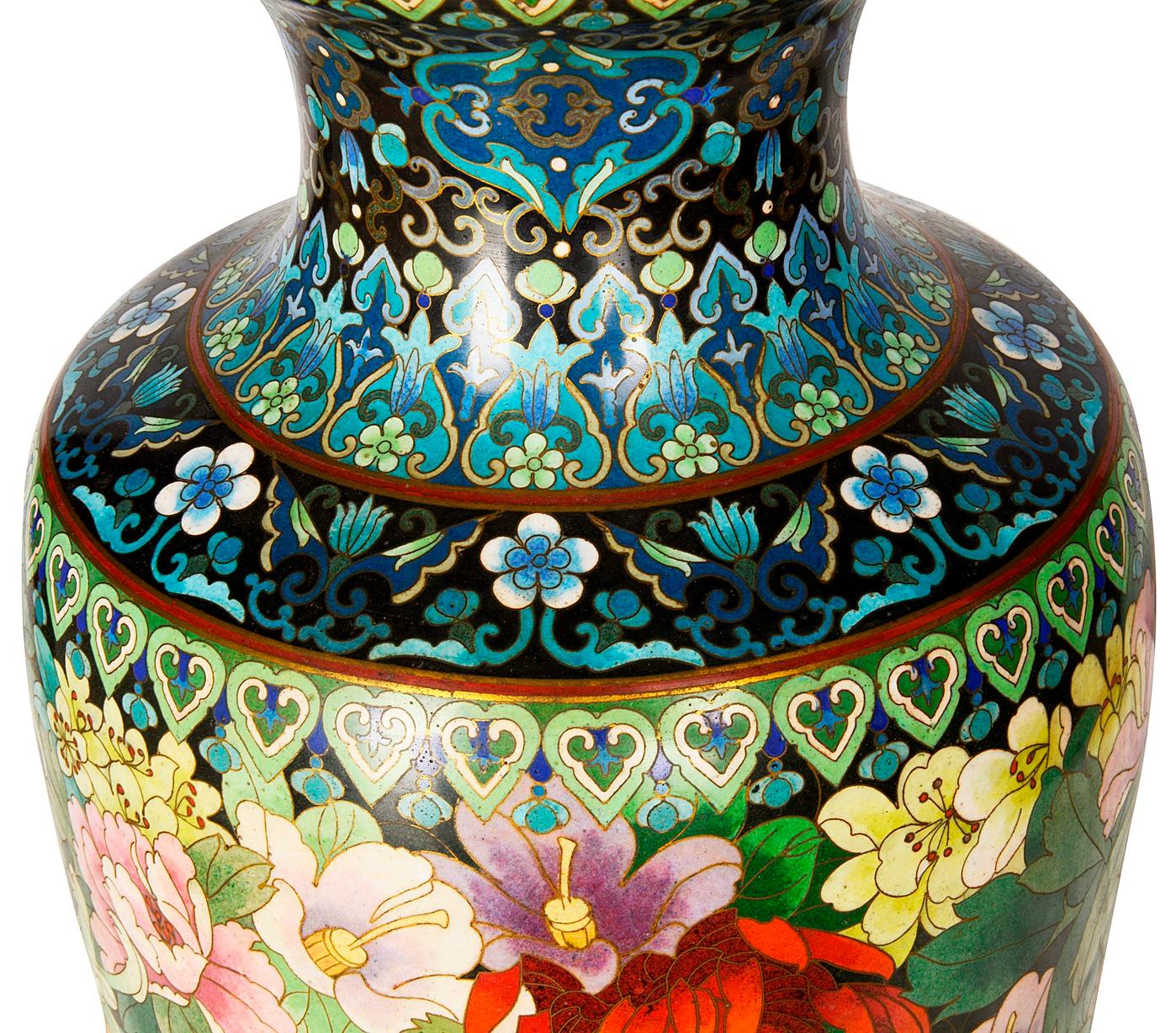 Paire de vases ou lampes japonais en émail cloisonné du début du XXe siècle 3