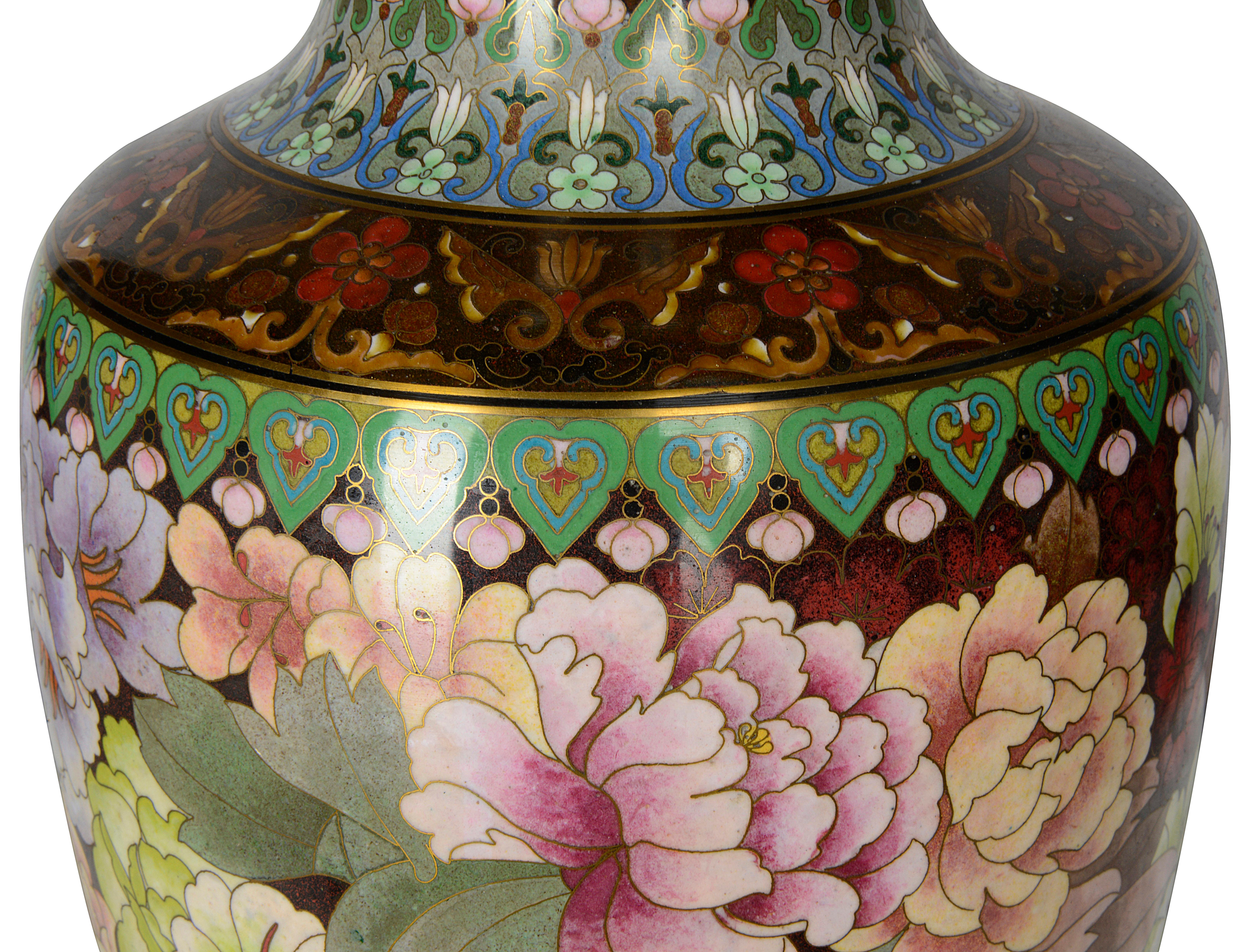 Japonisme Paire de vases ou lampes japonais en émail cloisonné du début du XXe siècle