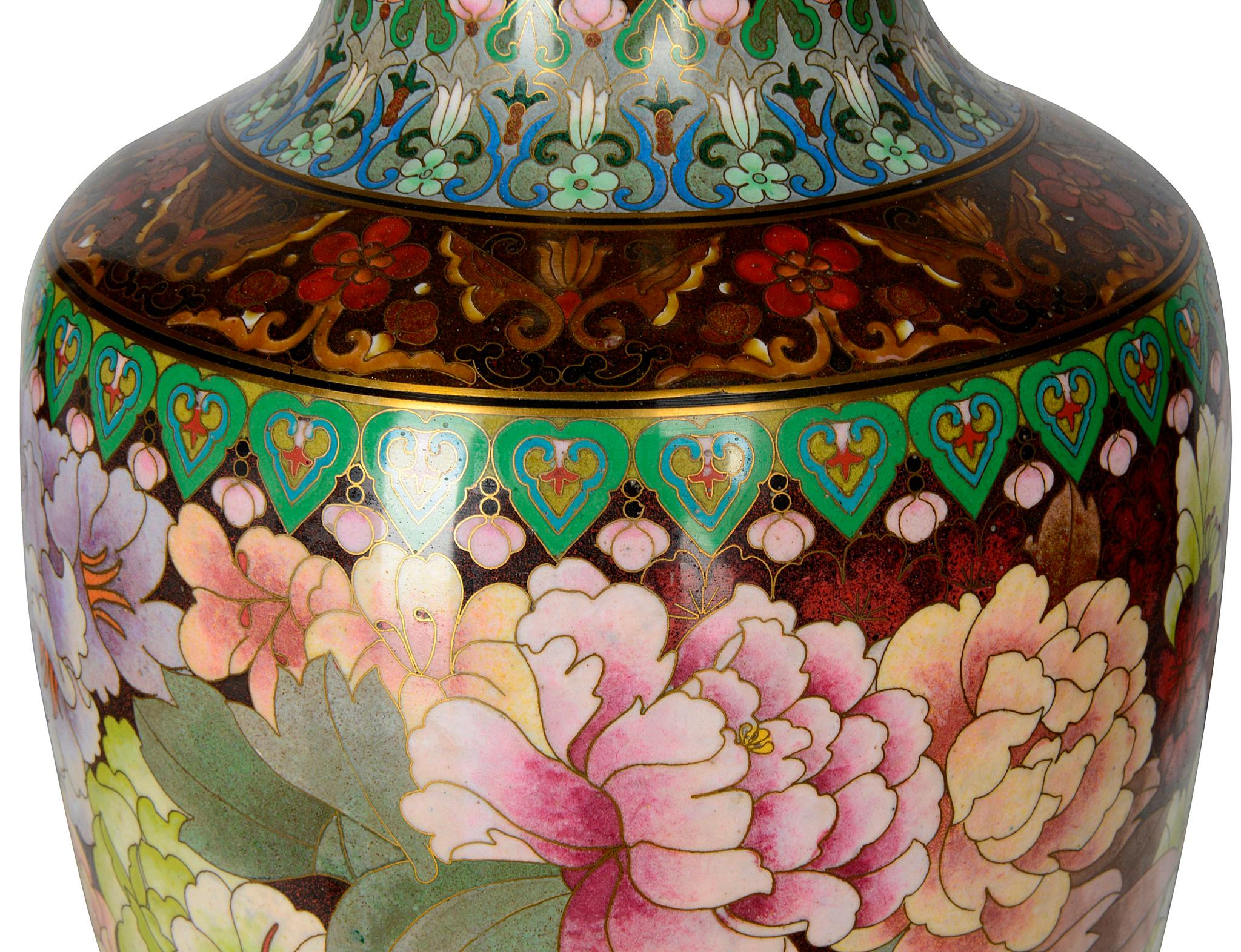 Paire de vases ou lampes japonais en émail cloisonné du début du XXe siècle 1