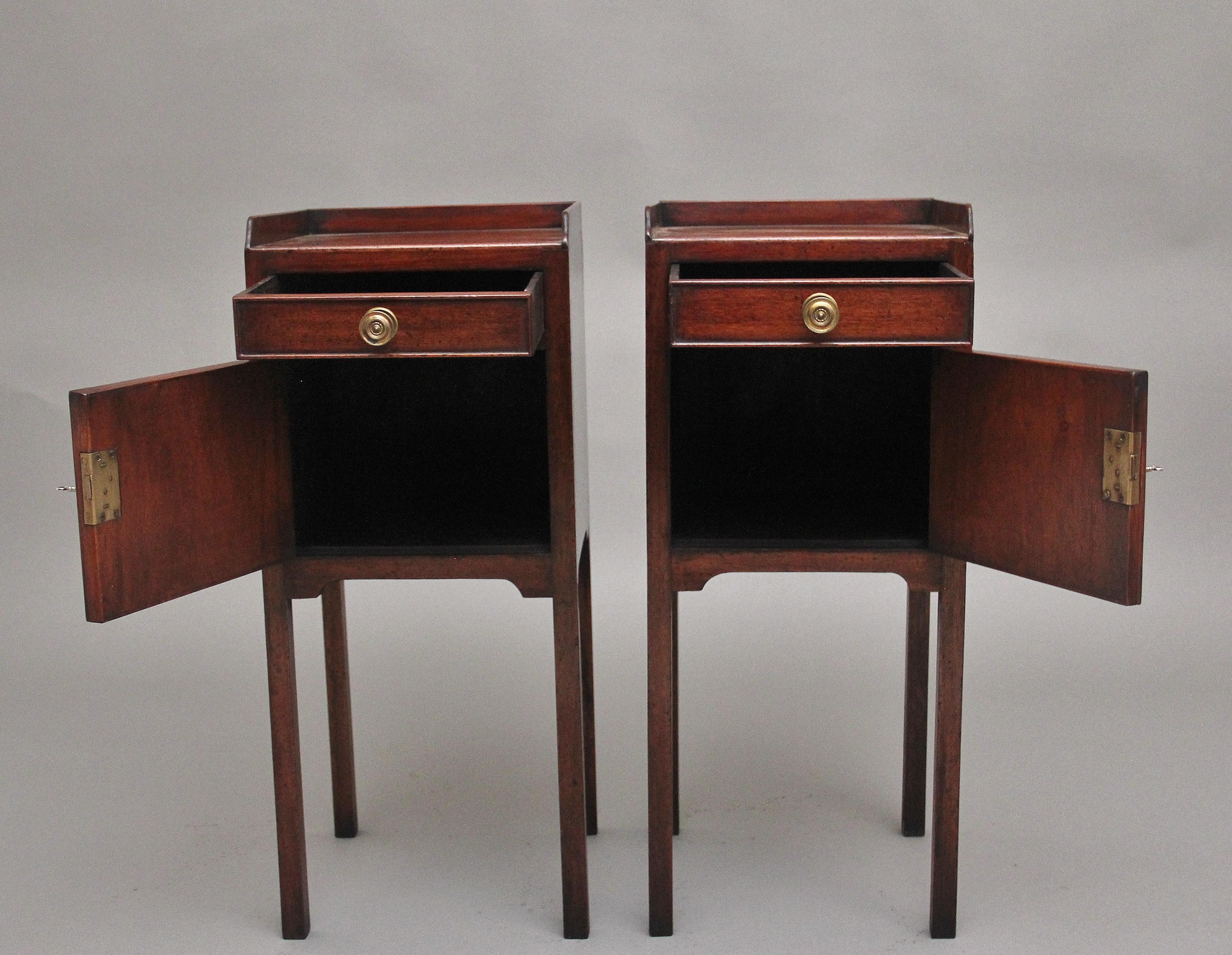 Pair early 20th Century mahogany bedside cabinets In Good Condition In Martlesham, GB