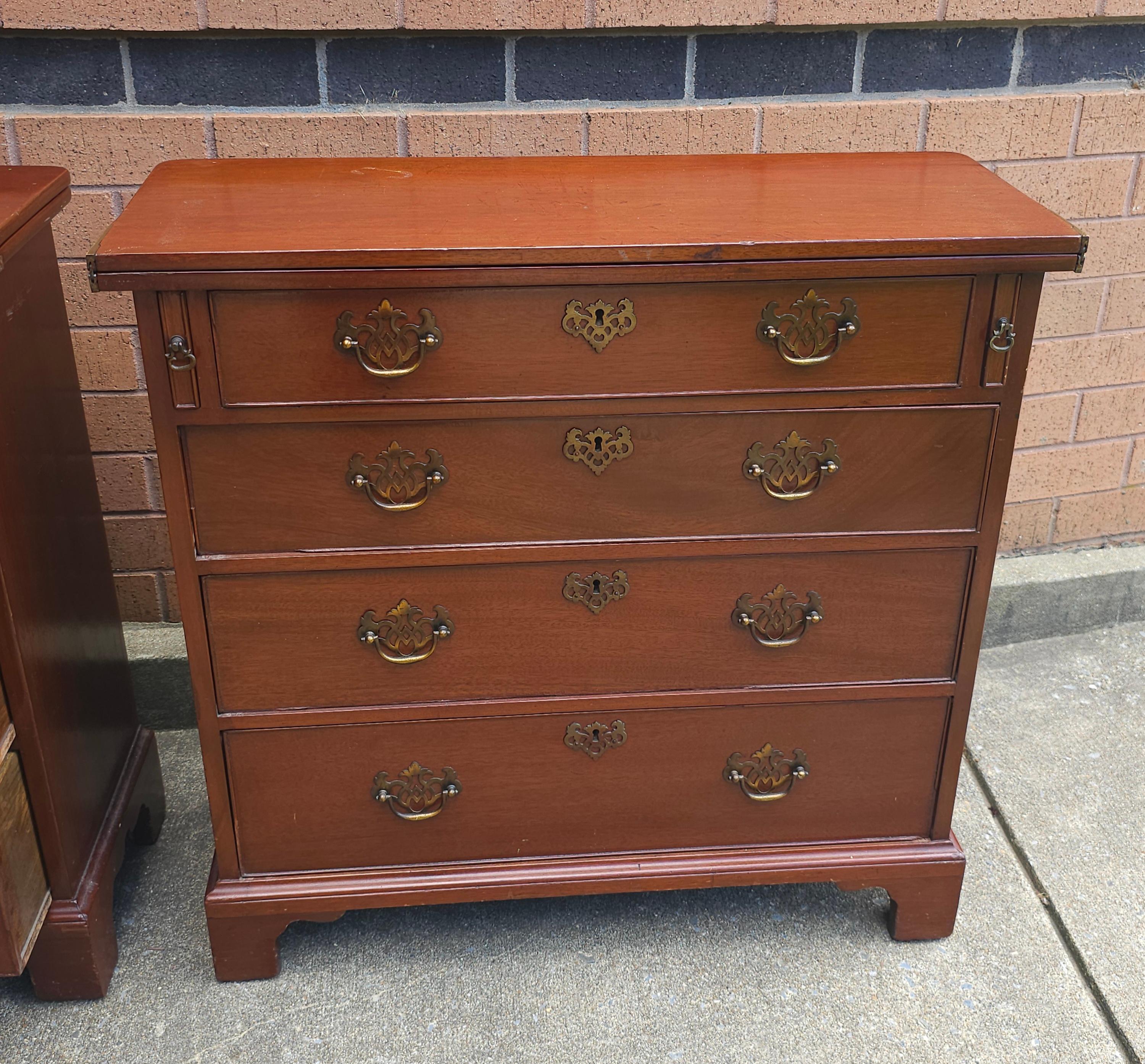 Bachelor's Secretary Chest aus Mahagoni im Manor House-Stil des frühen 20. Jahrhunderts, Paar im Angebot 11