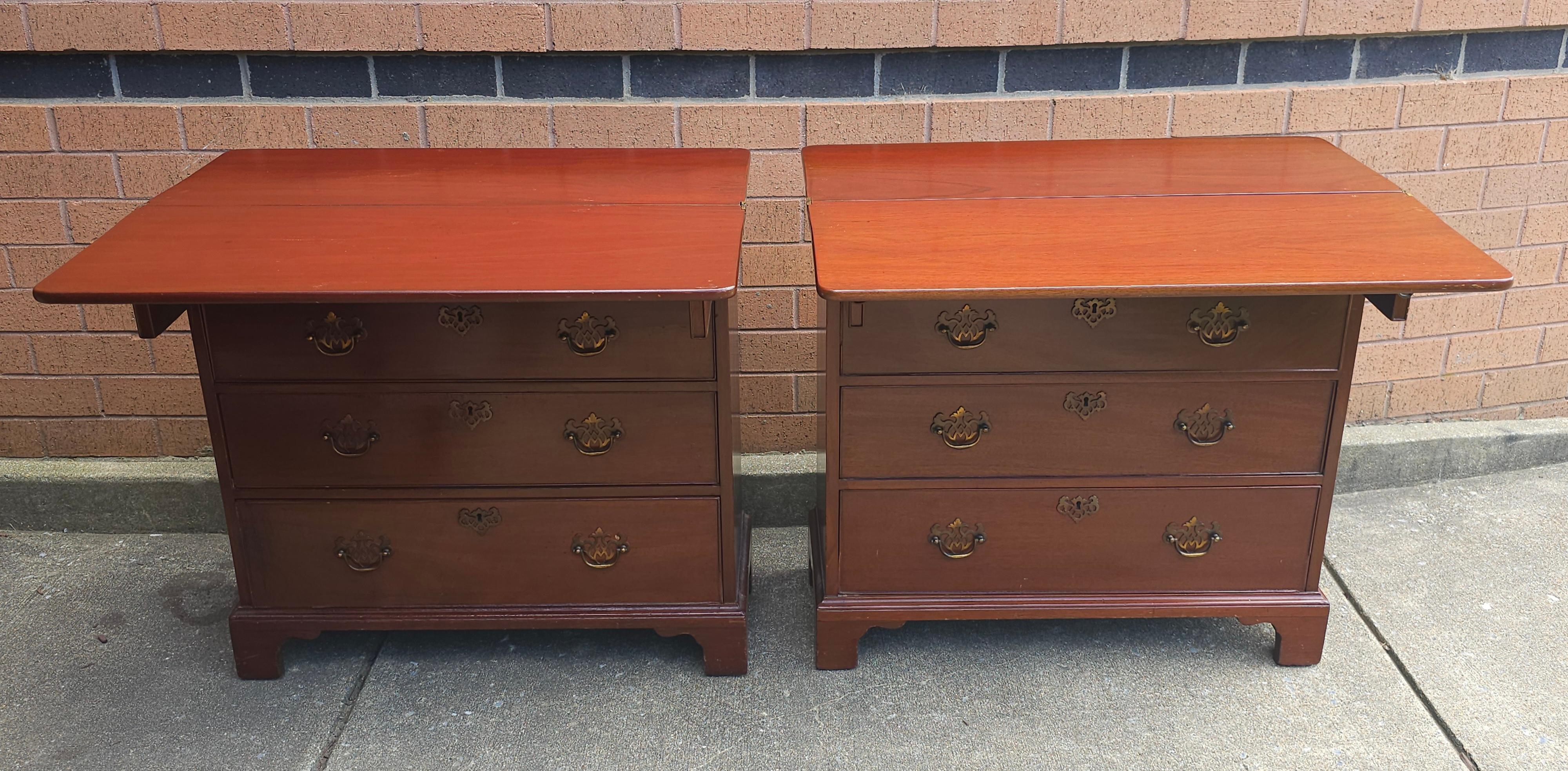 Bachelor's Secretary Chest aus Mahagoni im Manor House-Stil des frühen 20. Jahrhunderts, Paar im Angebot 1
