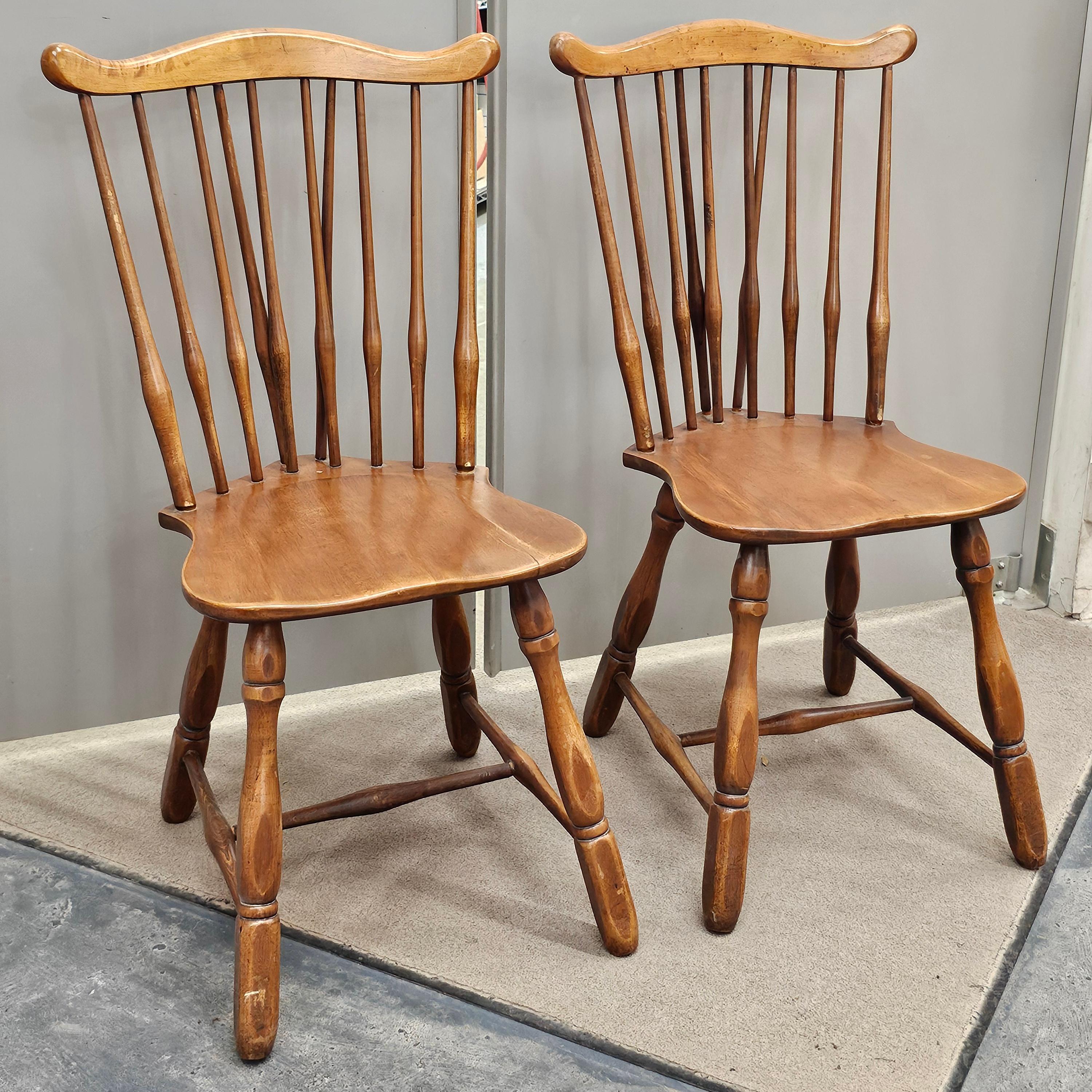 Mid-Century Modern Pair Early 20th Century Maple Fiddleback Windsor Side Chairs For Sale