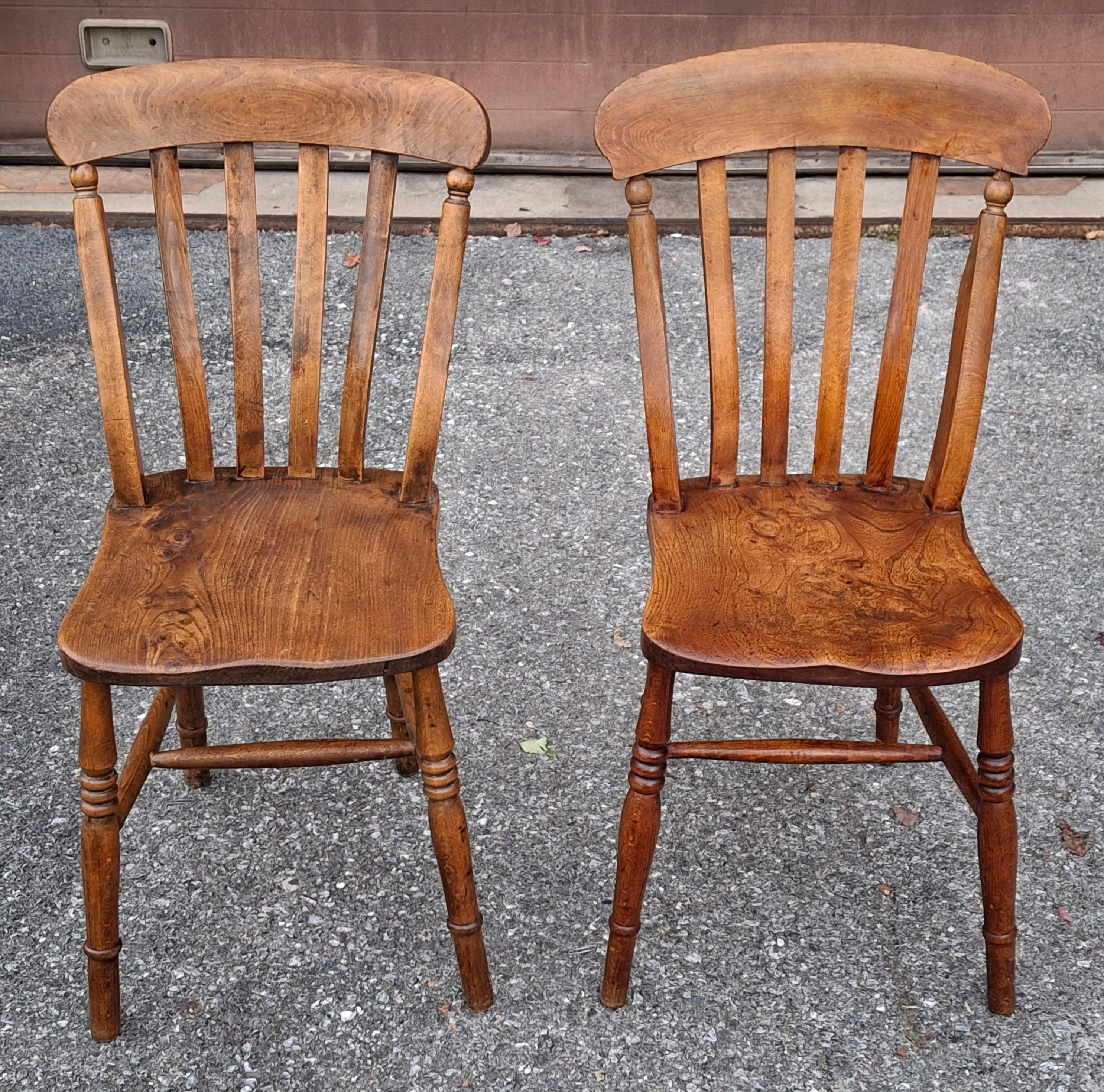 Pair Early American Stained Walnut Side Chairs, 2nd Half 19th Century (Viktorianisch) im Angebot