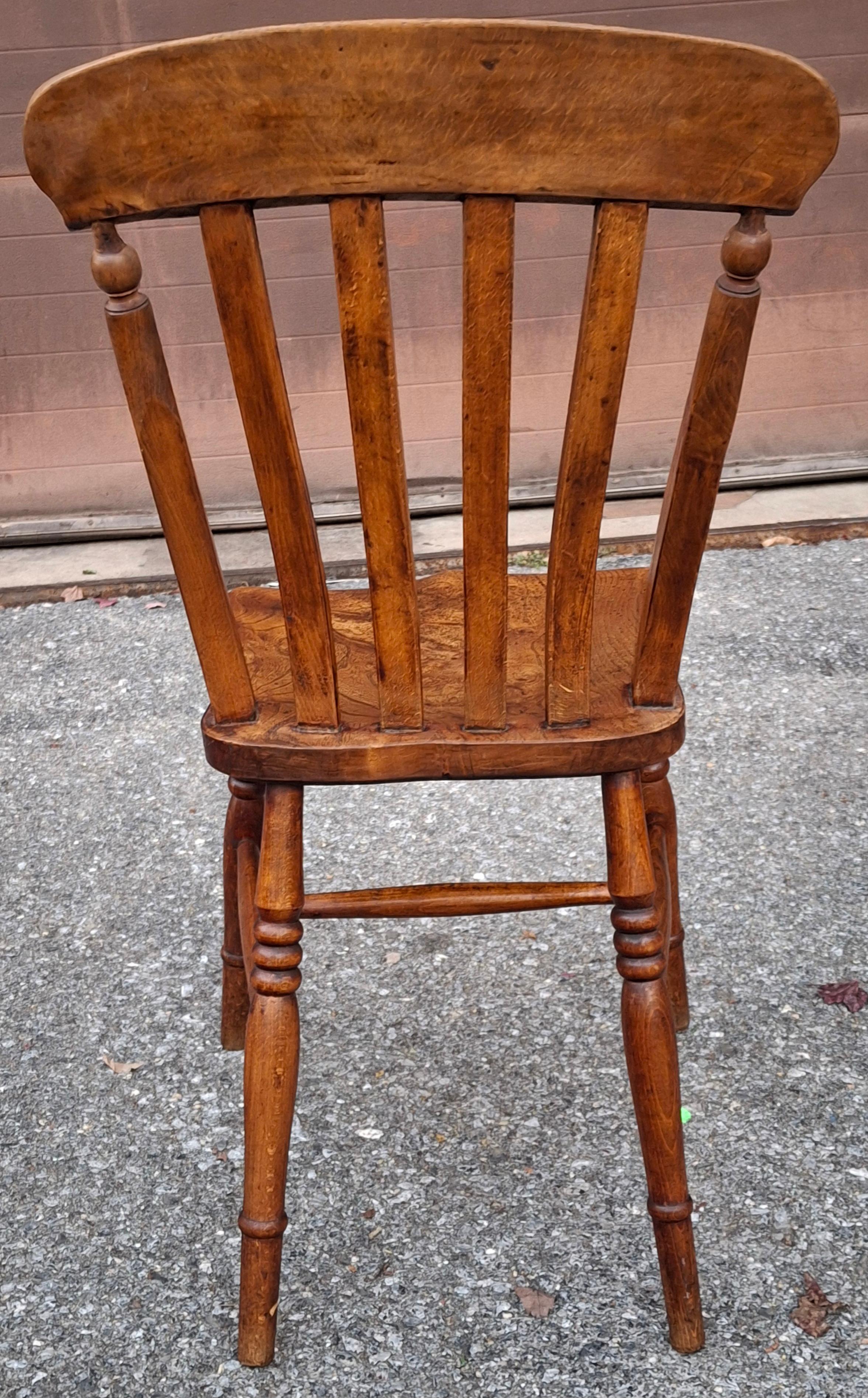 Pair Early American Stained Walnut Side Chairs, 2nd Half 19th Century (Eichenholz) im Angebot