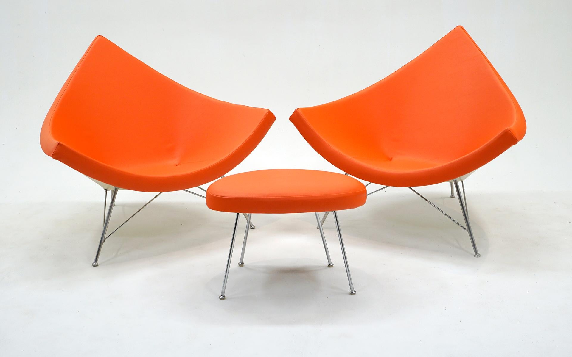 Mid-Century moderno Coppia di sedie in cocco e ottomane di George Nelson per Herman Miller. Ripristinato in vendita