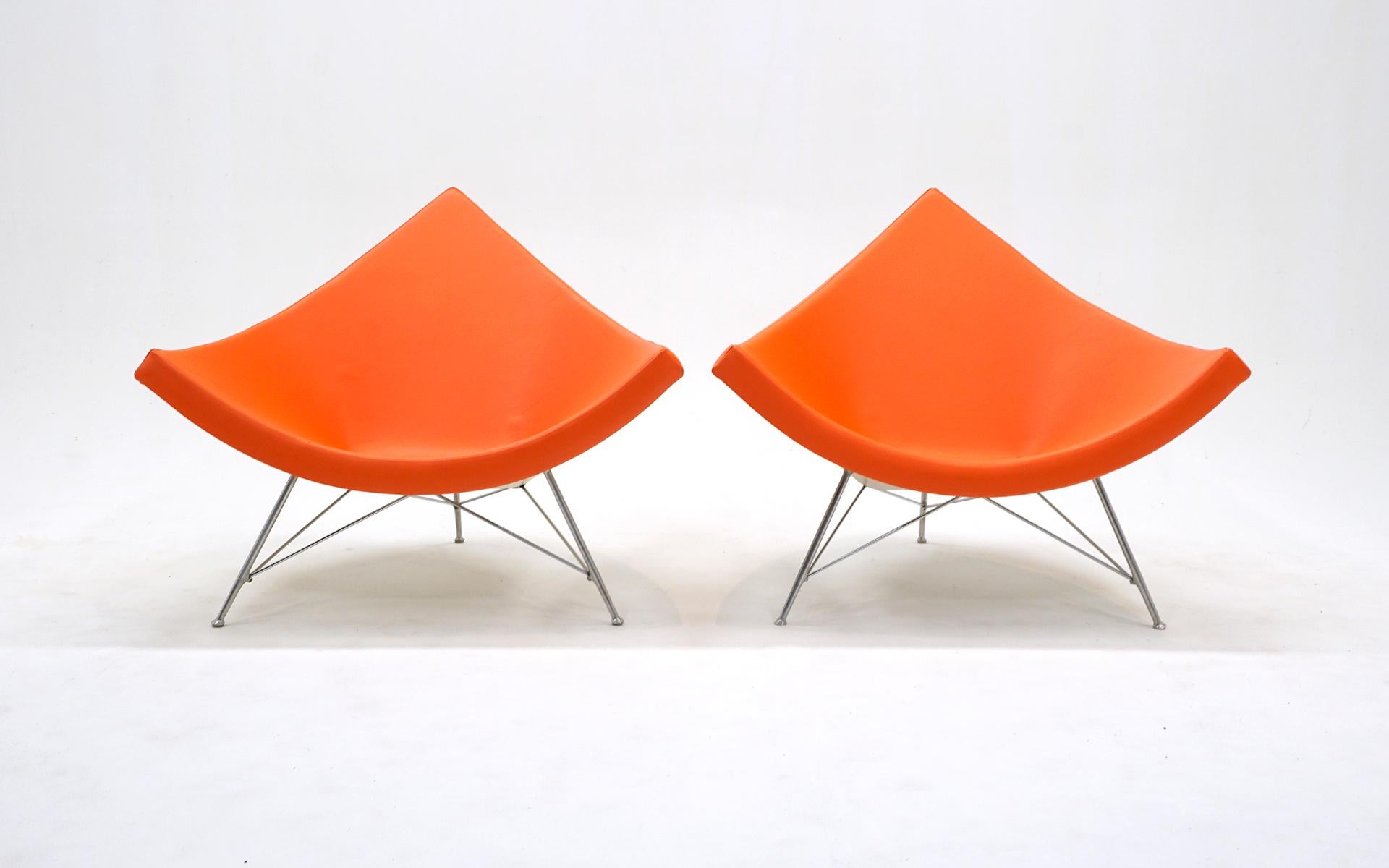 Americano Coppia di sedie in cocco e ottomane di George Nelson per Herman Miller. Ripristinato in vendita