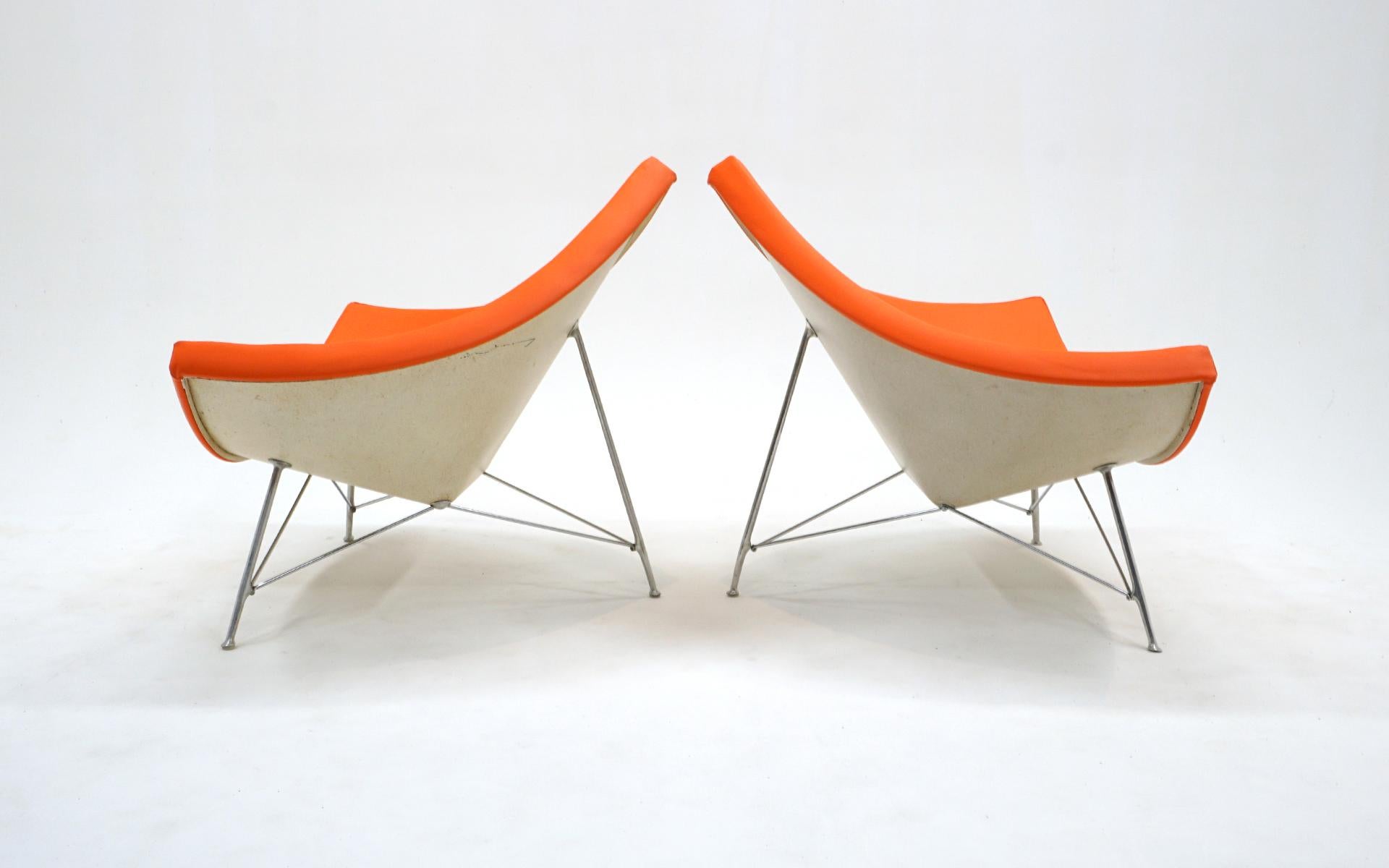 Metà XIX secolo Coppia di sedie in cocco e ottomane di George Nelson per Herman Miller. Ripristinato in vendita