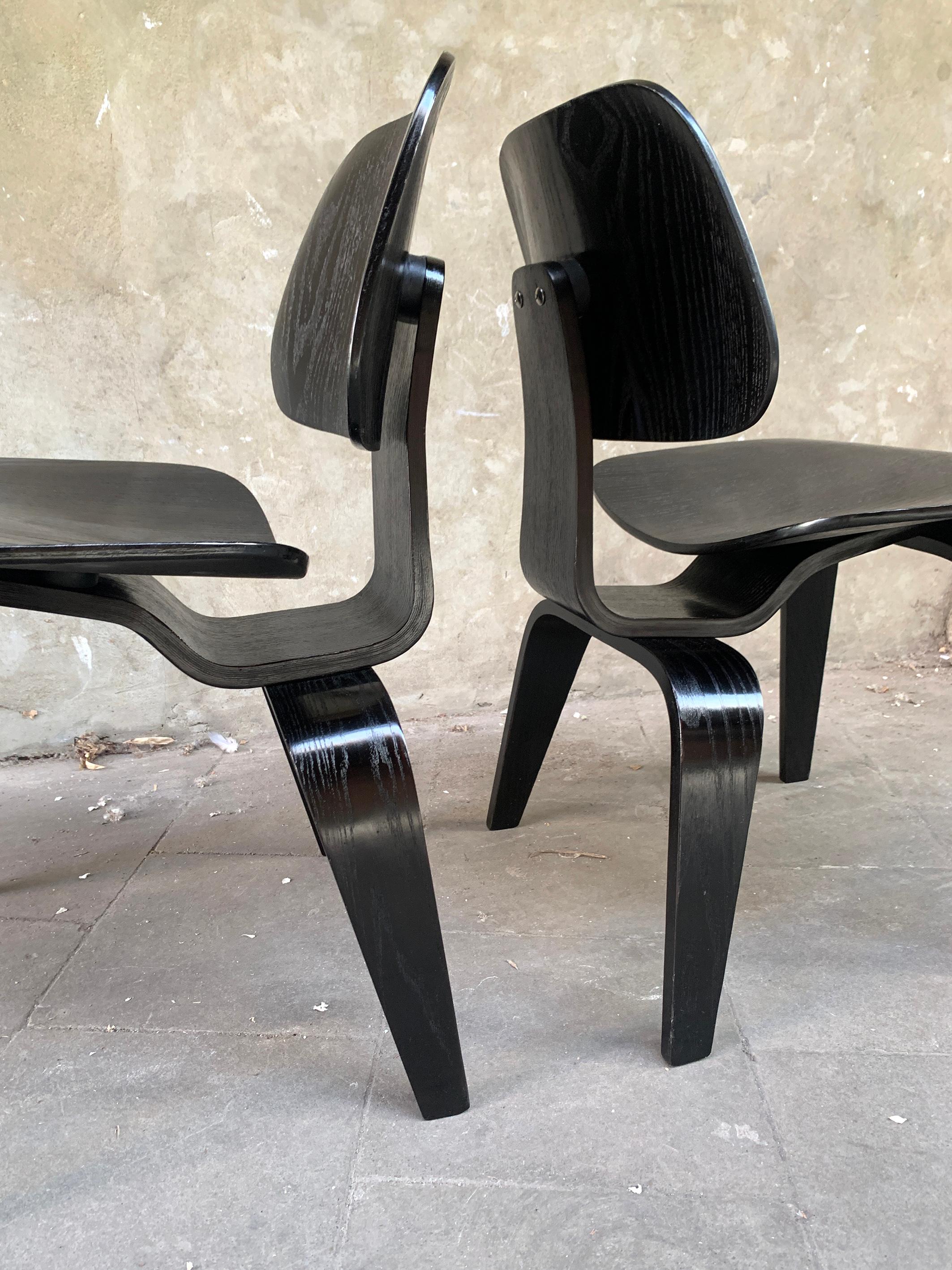 Pair early DCW Dining Chair in black by Charles & Ray Eames, Herman Miller 1950s For Sale 4